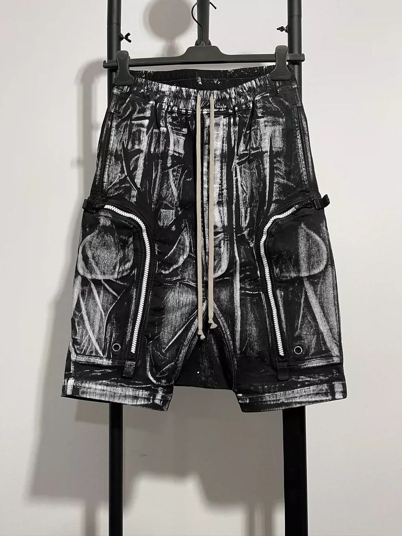 Rick Owens Rick Owens Zip Pocket Shorts in Black Size US 26 / EU 42 - 1 Thumbnail