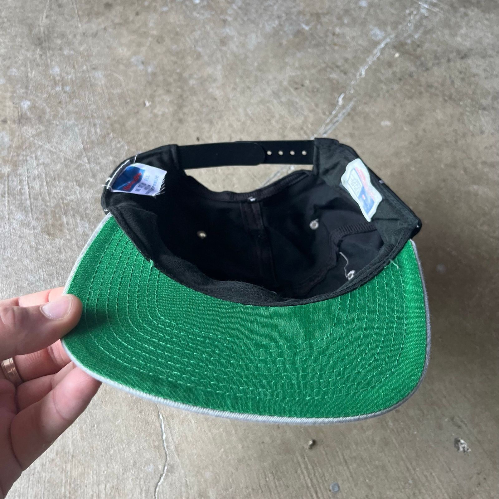 Vintage VINTAGE OAKLAND RAIDERS HAT SNAPBACK 95 MEMORIAL Size ONE SIZE - 5 Thumbnail