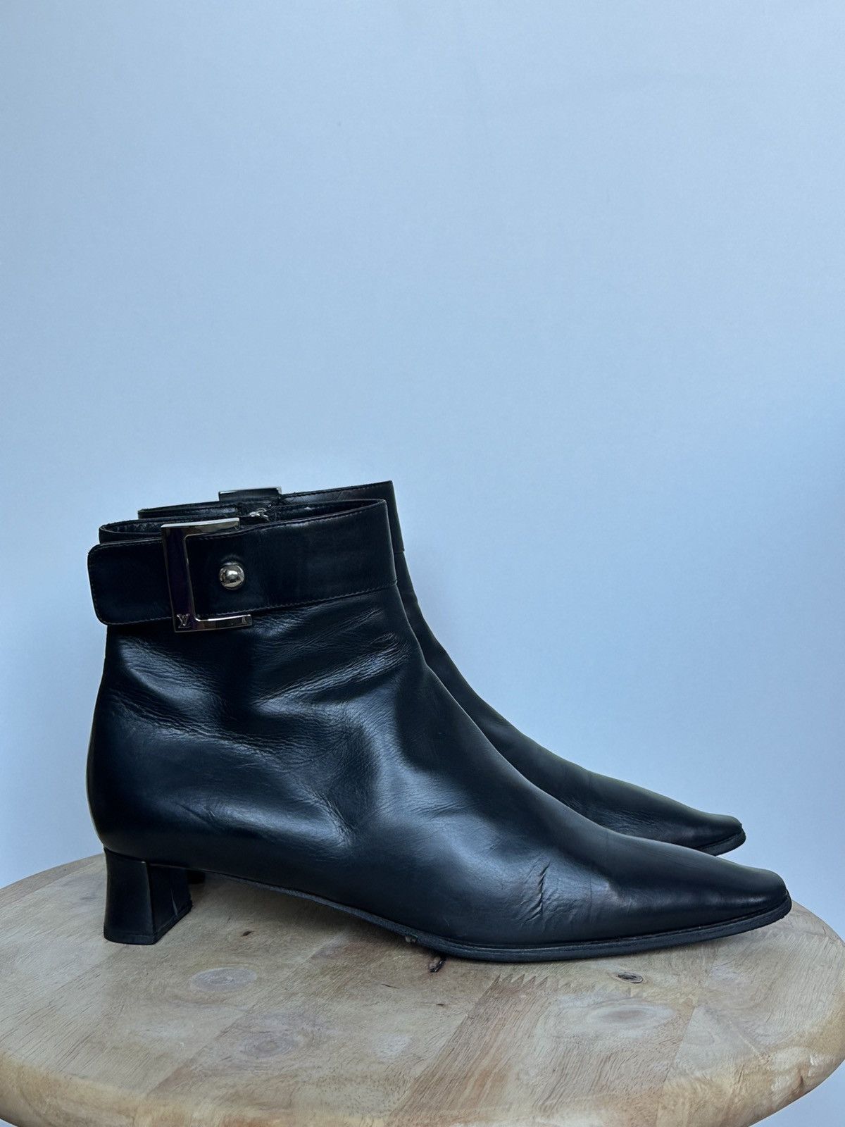 Louis Vuitton Louis Vuitton Black Leather Ankle Boots with Metal LV Buckle Size US 5 / IT 35 - 4 Thumbnail