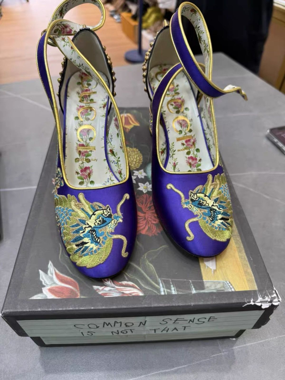 Gucci Rare Gucci Runway Satin Embroidered Dragon Caspar Pumps Size US 7.5 / IT 37.5 - 4 Thumbnail