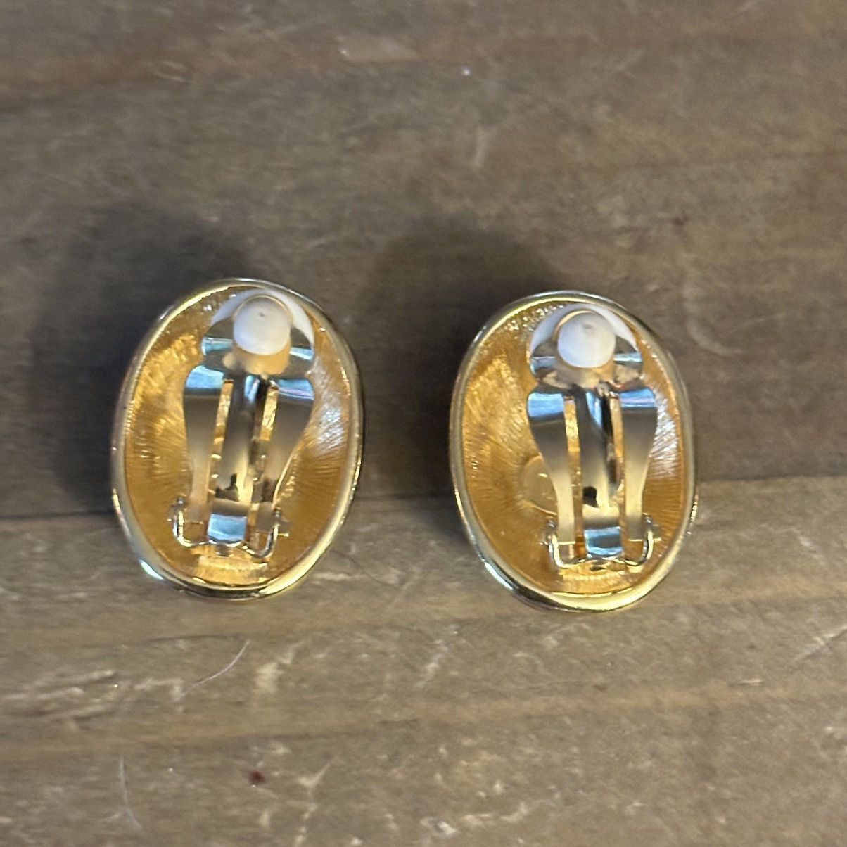 Joan Rivers Vintage Joan Rivers oval enamel checkered clip on earrings Size ONE SIZE - 5 Thumbnail