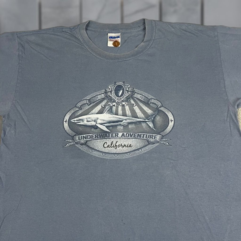Vintage VINTAGE Shark TShirt Men Large Gray California Underwater Adventure 90s Sharks T-Shirt with Pockets Crew Neck Short Sleeve Cotton Shirt Mens Size US L / EU 52-54 / 3 - 1 Thumbnail