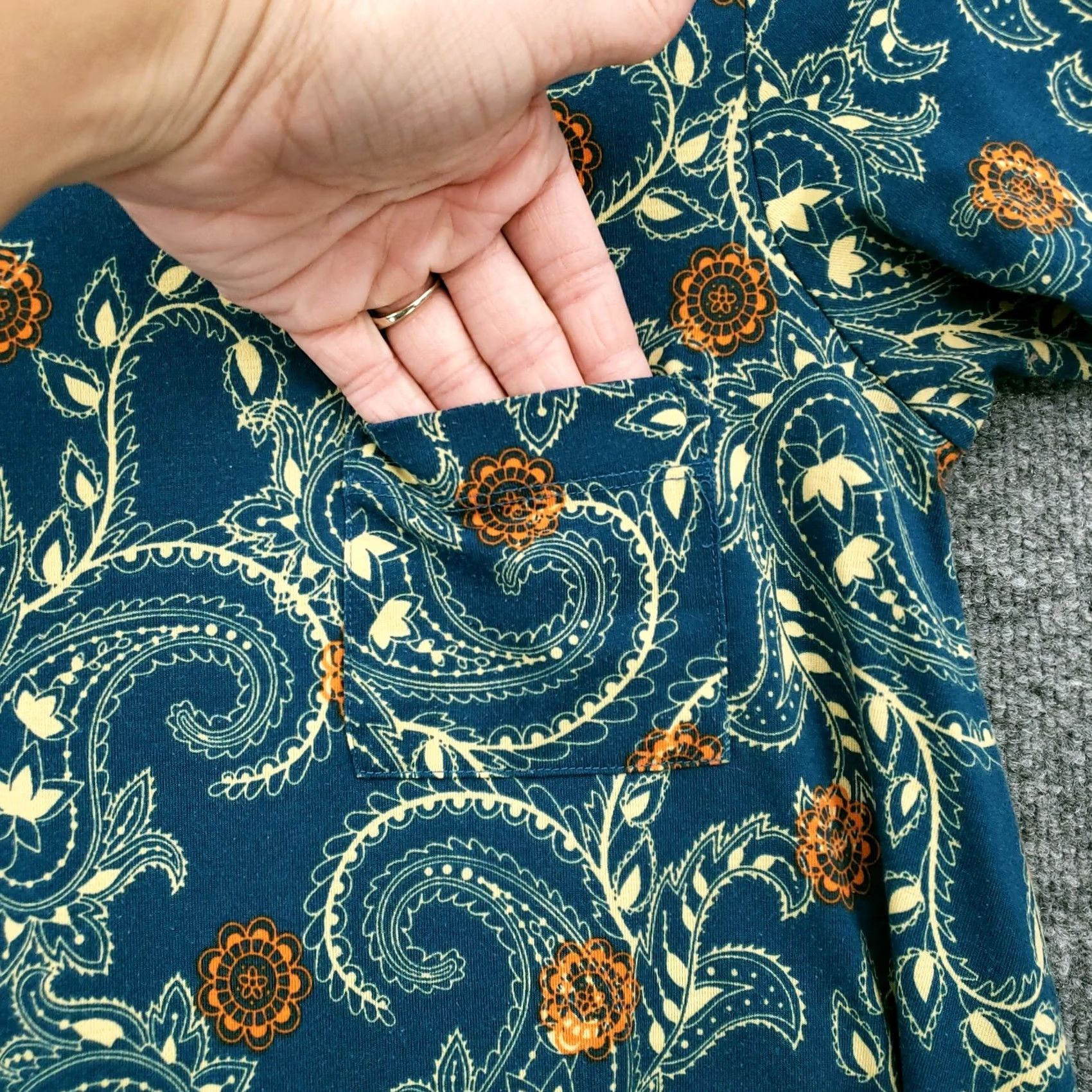 Vintage LuLaRoe Dress Womens XS Blue Paisley T-Shirt Swing Hi-Low Pocket Short Sleeve Size XS / US 0-2 / IT 36-38 - 5 Thumbnail