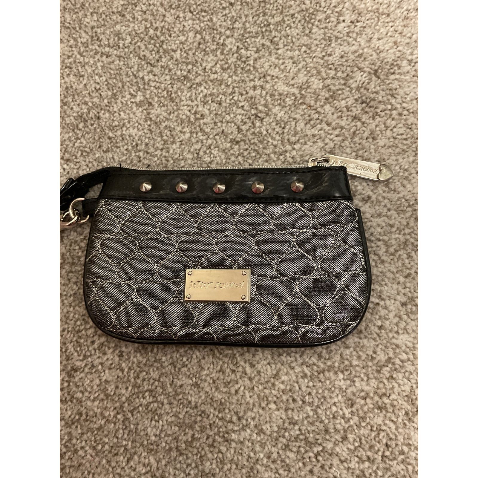 Betsey Johnson Betsey Johnson Studded Quilted Heart "Be Mine" Wristlet Size ONE SIZE - 2 Thumbnail