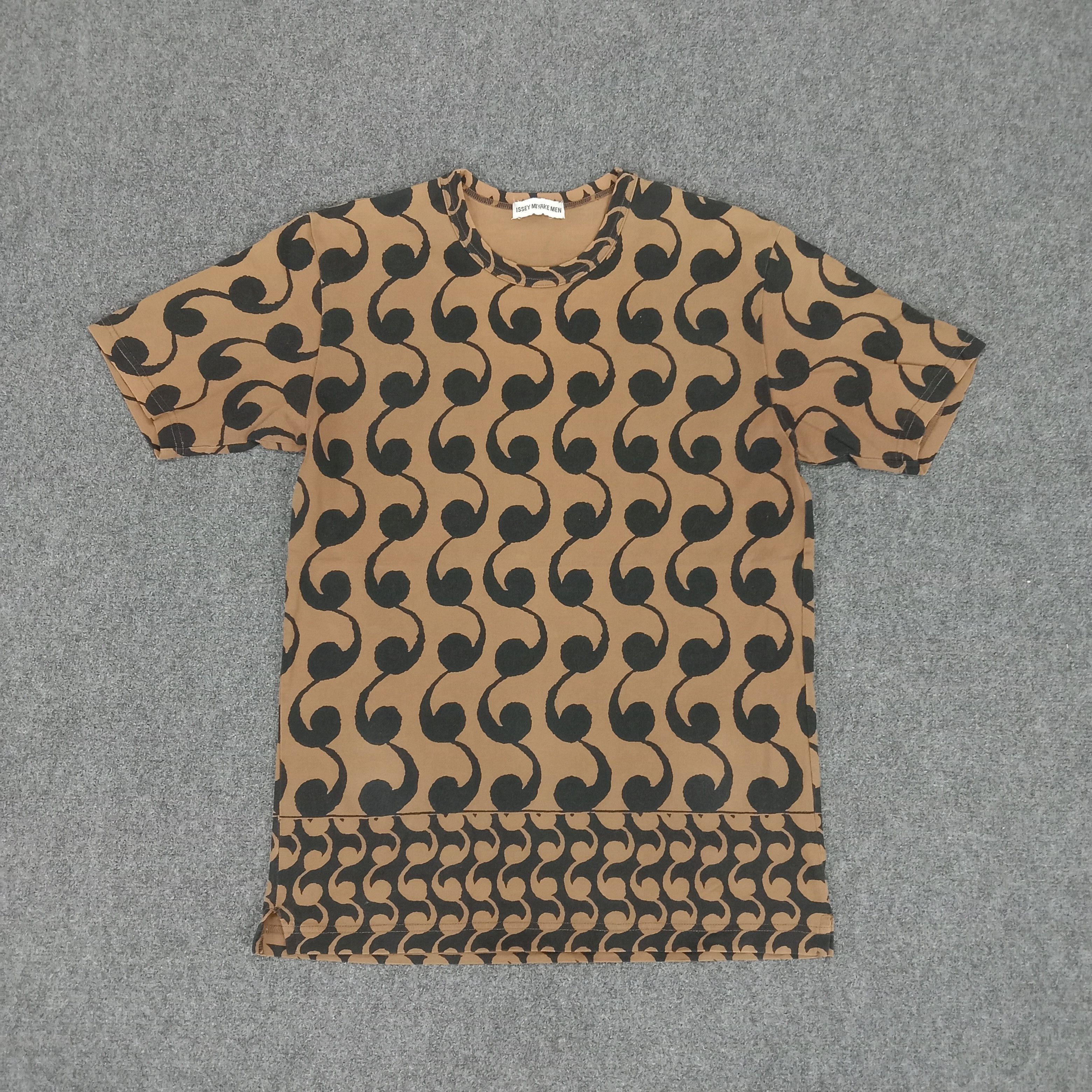 Issey Miyake × Japanese Brand × Vintage Issey Miyake Men Japanese Designer Tshirt Size US M / EU 48-50 / 2 - 1 Thumbnail