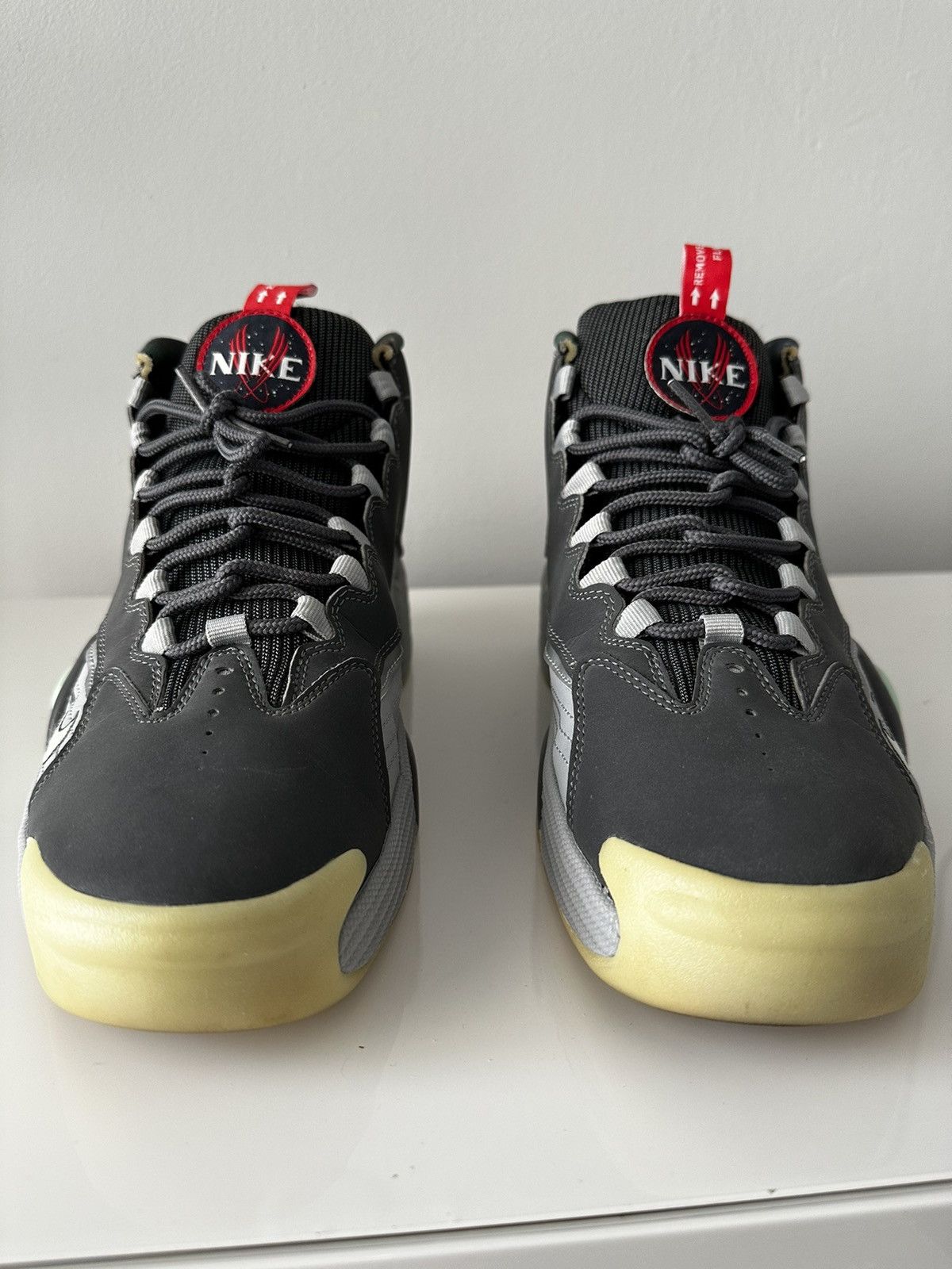 Nike Nike Flight One NRG 2011 Size US 10 / EU 43 - 2 Thumbnail