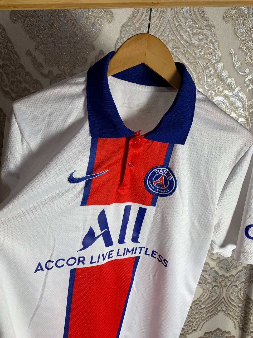 Vintage VERY RARE NIKE FC PSG PARIS FRANCE SOCCER JERSEY RETRO Y2K Size US M / EU 48-50 / 2 - 4 Thumbnail