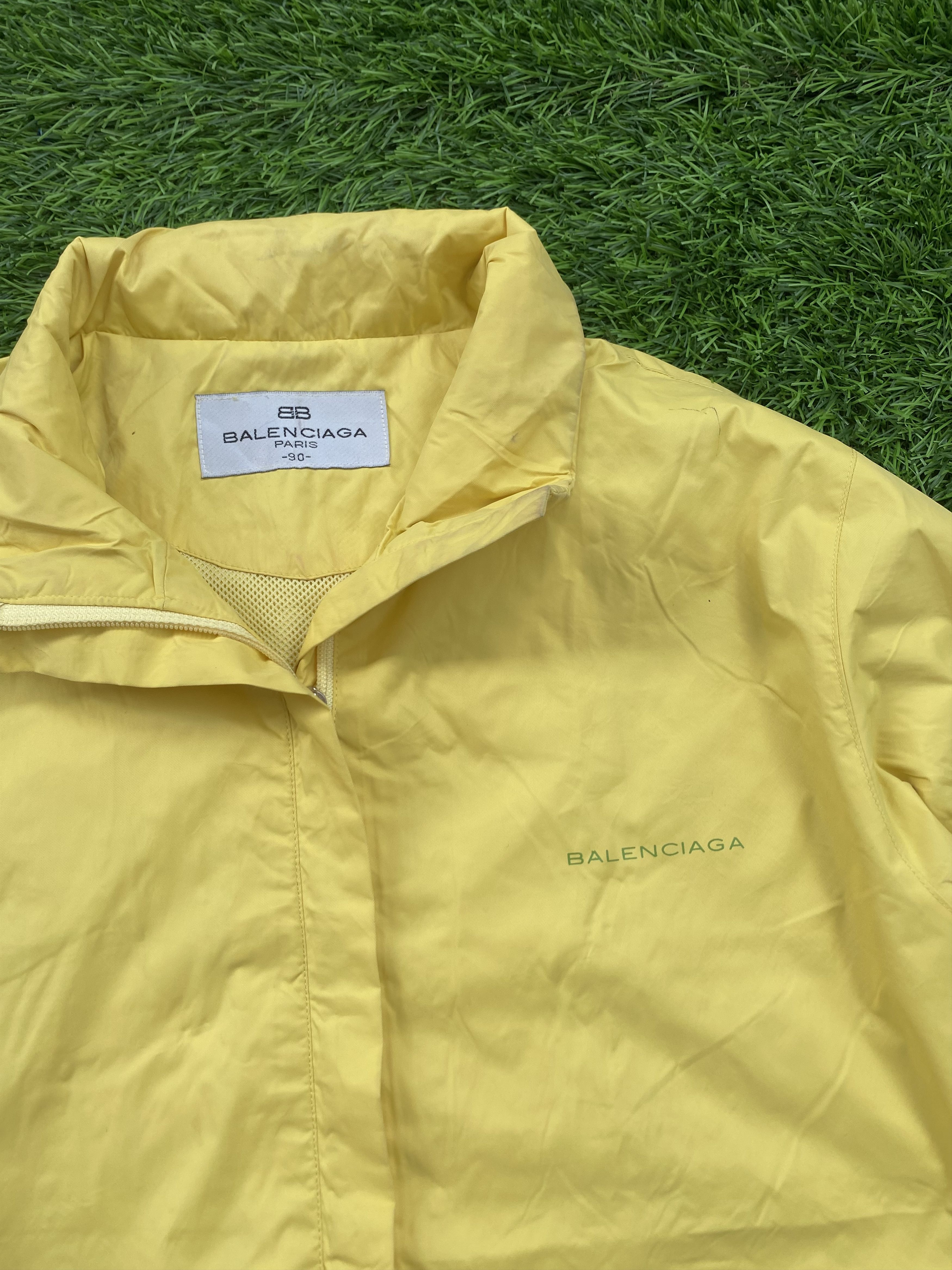Balenciaga Vintage Balenciaga Light Jacket Spellout Size M / US 6-8 / IT 42-44 - 2 Thumbnail