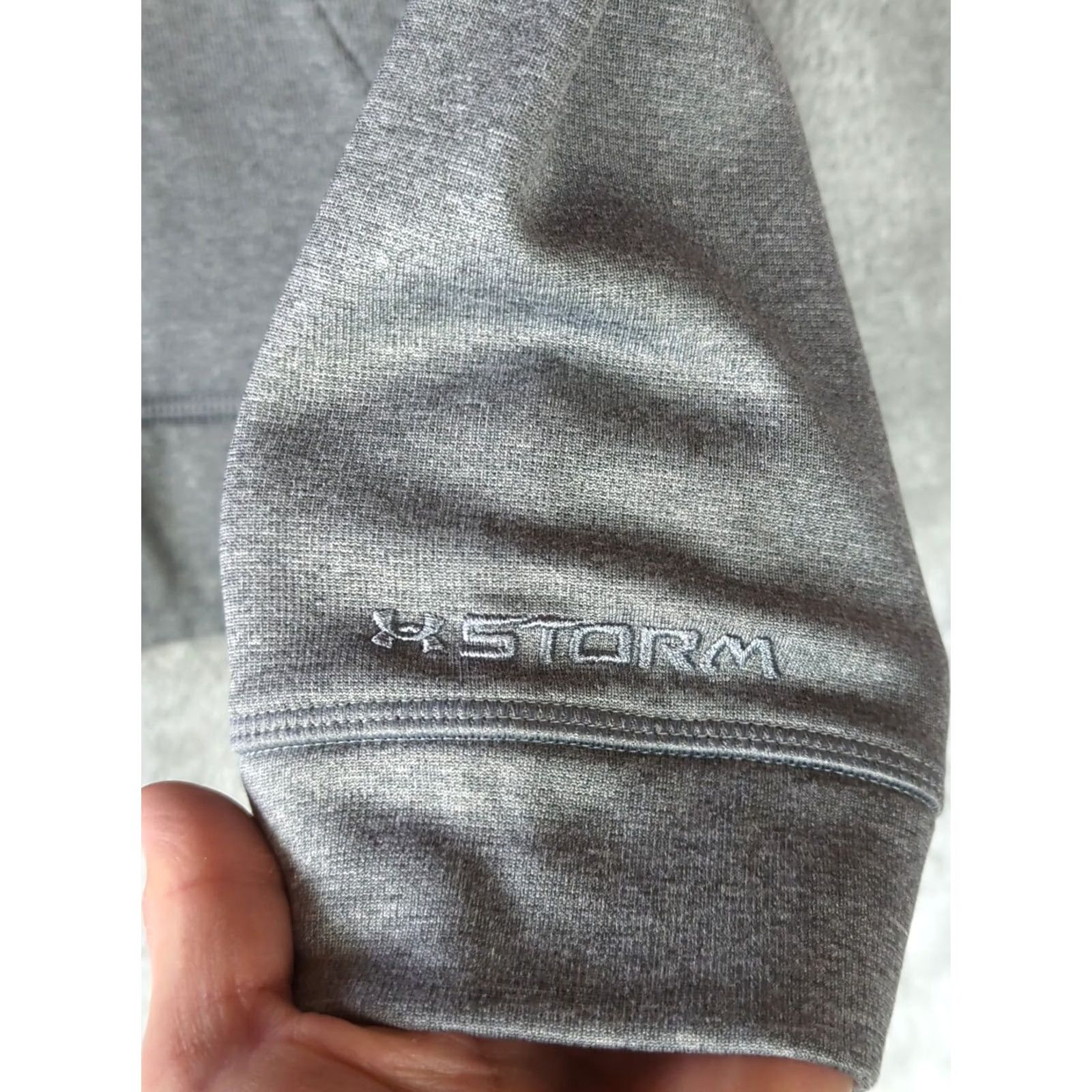 KangaROOS Under Armour Storm Hoodie Mens size S Gray/Green Pullover Kangaroo Pocket Knit Polyester High Neck Outdoor Gym & Training Size US S / EU 44-46 / 1 - 7 Thumbnail