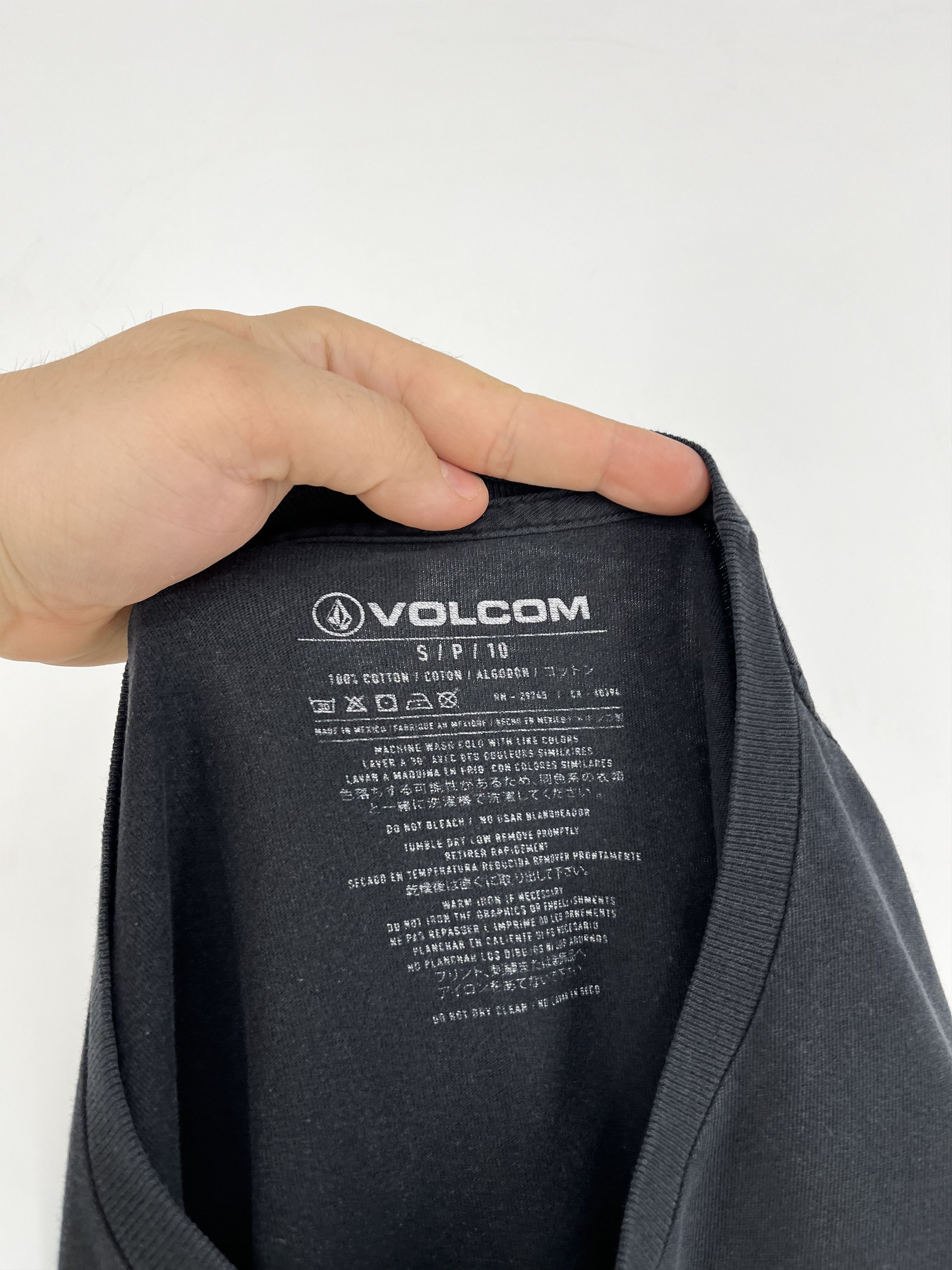 Band Tees × Volcom Vintage Y2K Volcom Stone Skateboard Pin Logo Design Tshirt Size US S / EU 44-46 / 1 - 10 Thumbnail