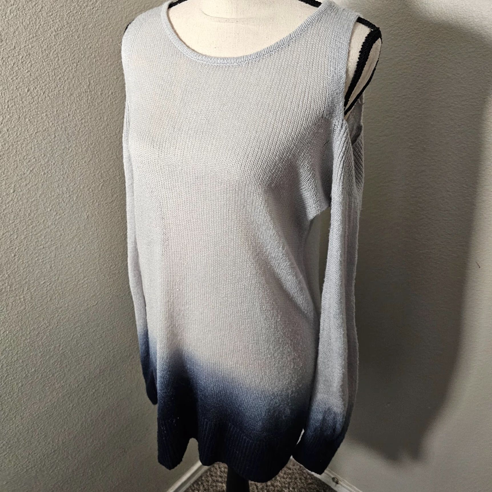 Vince Camuto Vince Camuto Sweatshirt Blue Shades Colorblock Long Sleeve Cold Shoulder Medium M Womens Pullover Casual Activewear Size M / US 6-8 / IT 42-44 - 2 Thumbnail