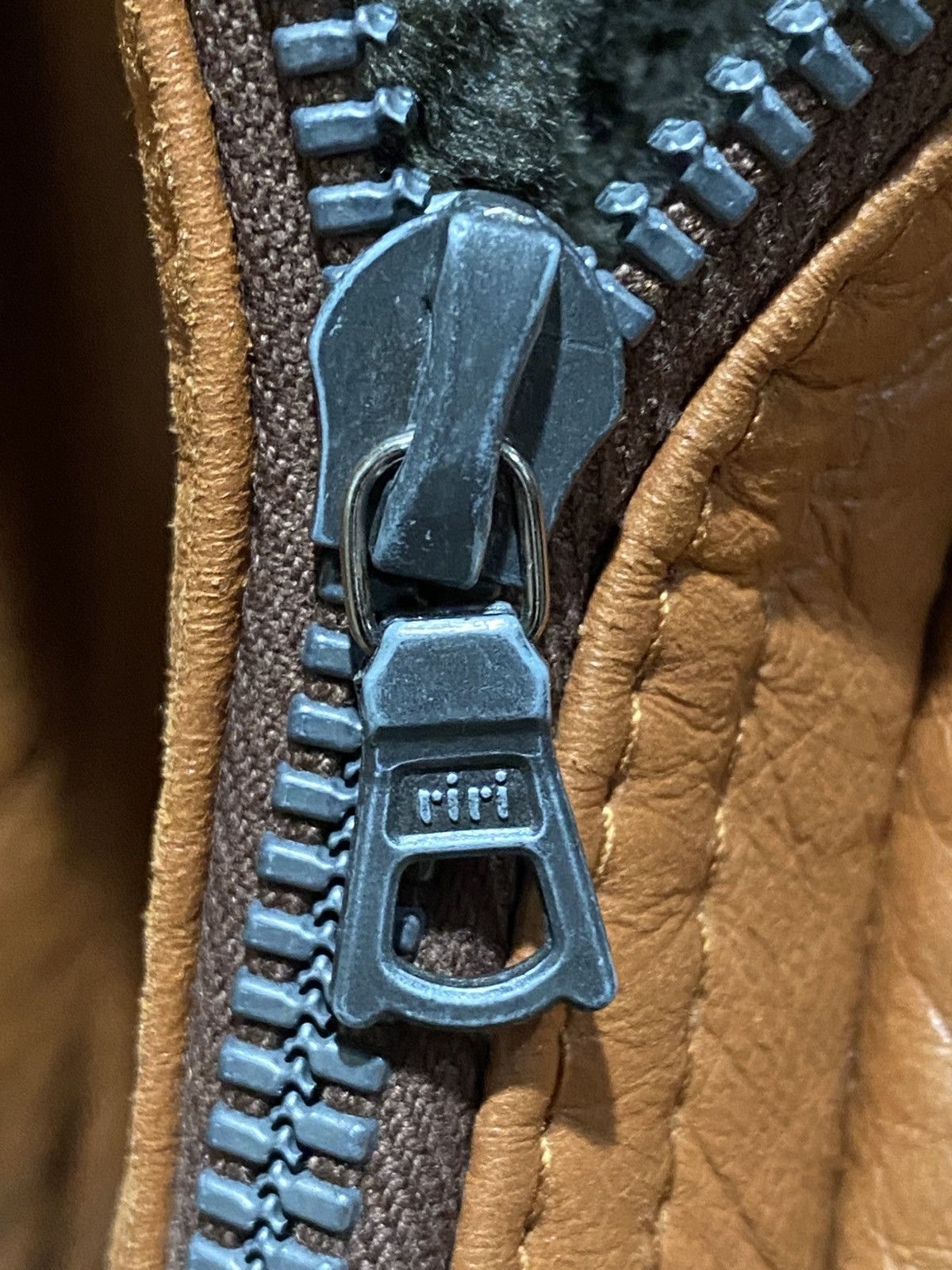 Saks Fifth Avenue 90s Vintage Leather Shearling Jacket with Detachable Hood Size US M / EU 48-50 / 2 - 14 Thumbnail