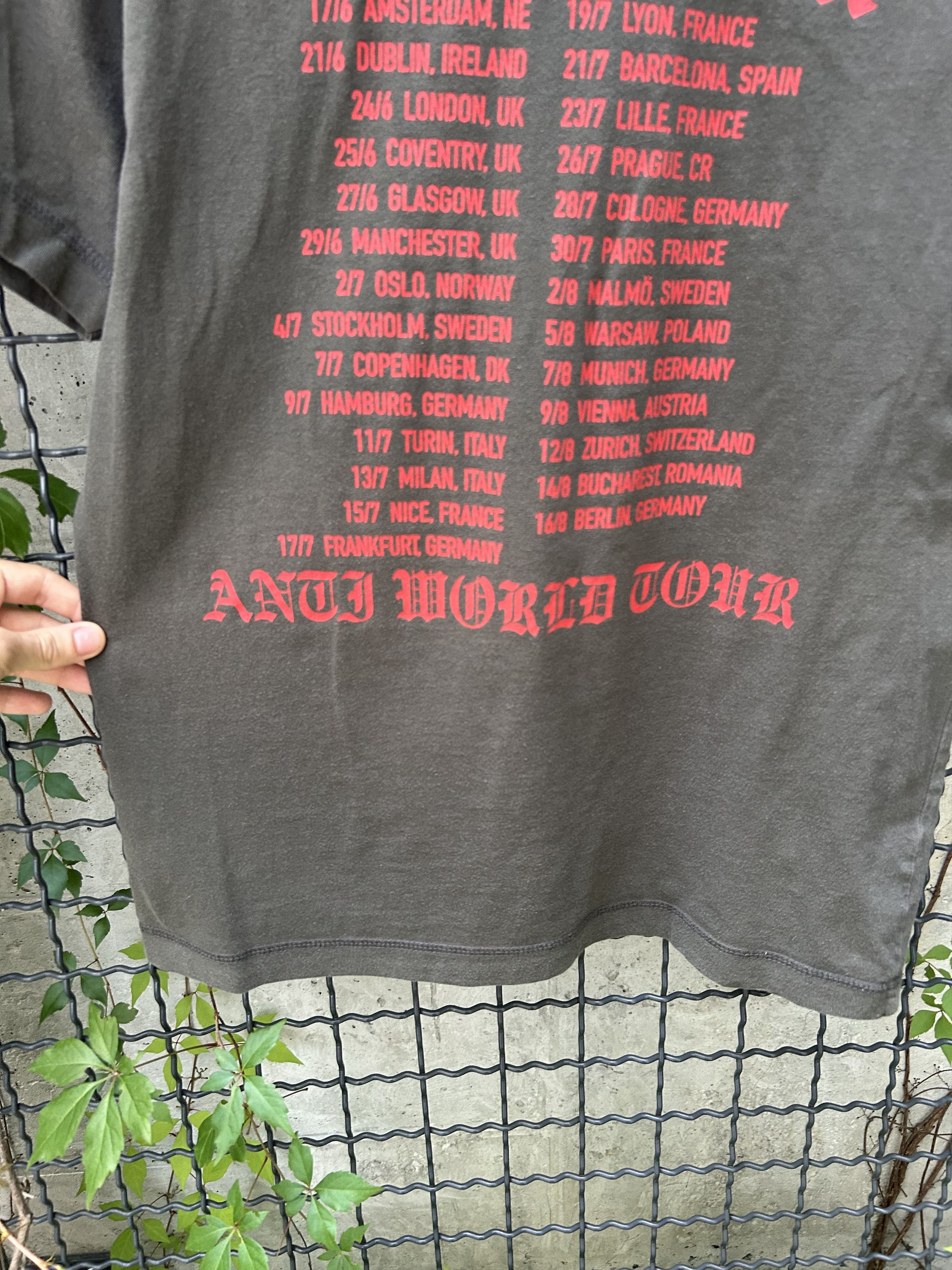 Band Tees Vintage 2000s Rihanna Anti World Tour T-shirt Size US S / EU 44-46 / 1 - 10 Thumbnail