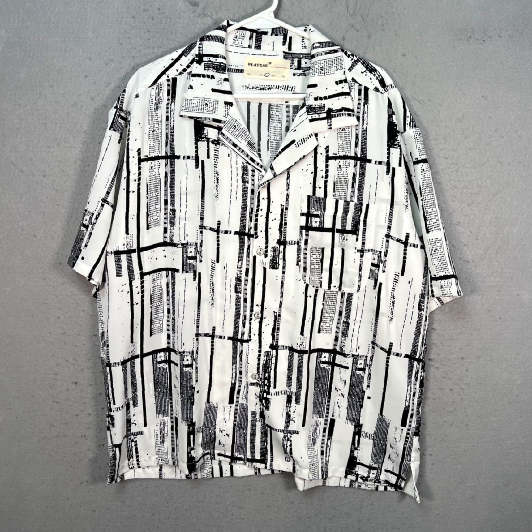 Vintage VINTAGE Plateau Shirt Mens 2XL White Abstract Short Sleeve Button-Up Shirt Size US XXL / EU 58 / 5 - 2 Thumbnail