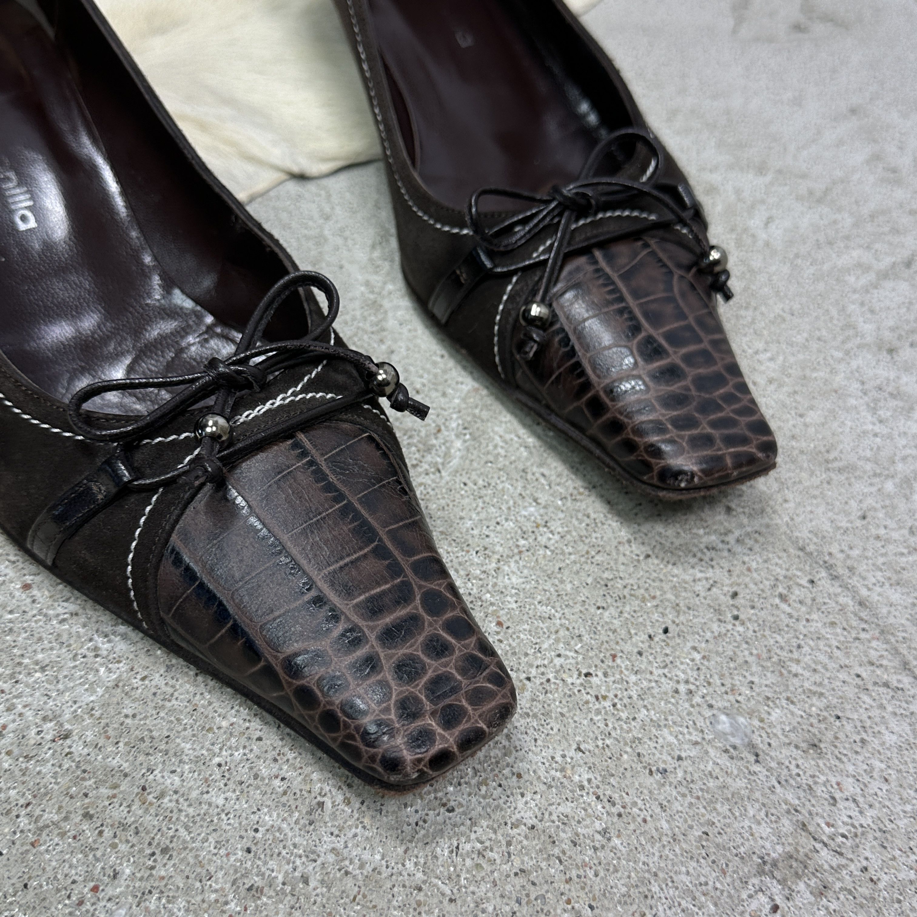 Vintage Vintage Avant Garde Leather Kitten Heels Bows Y2K Size US 7 / IT 37 - 3 Thumbnail