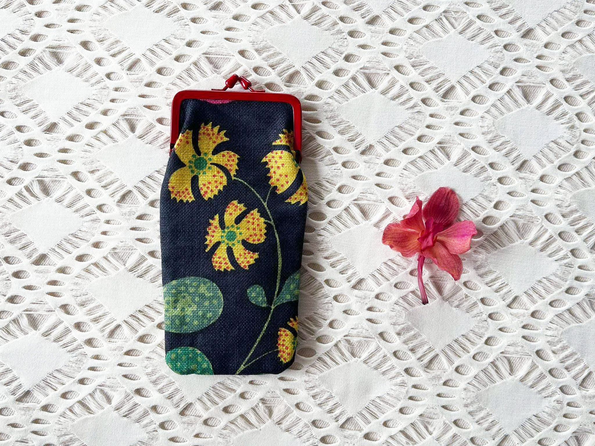 Vintage Black yellow green FLORALS printed, RED frame glasses case Size ONE SIZE - 2 Thumbnail