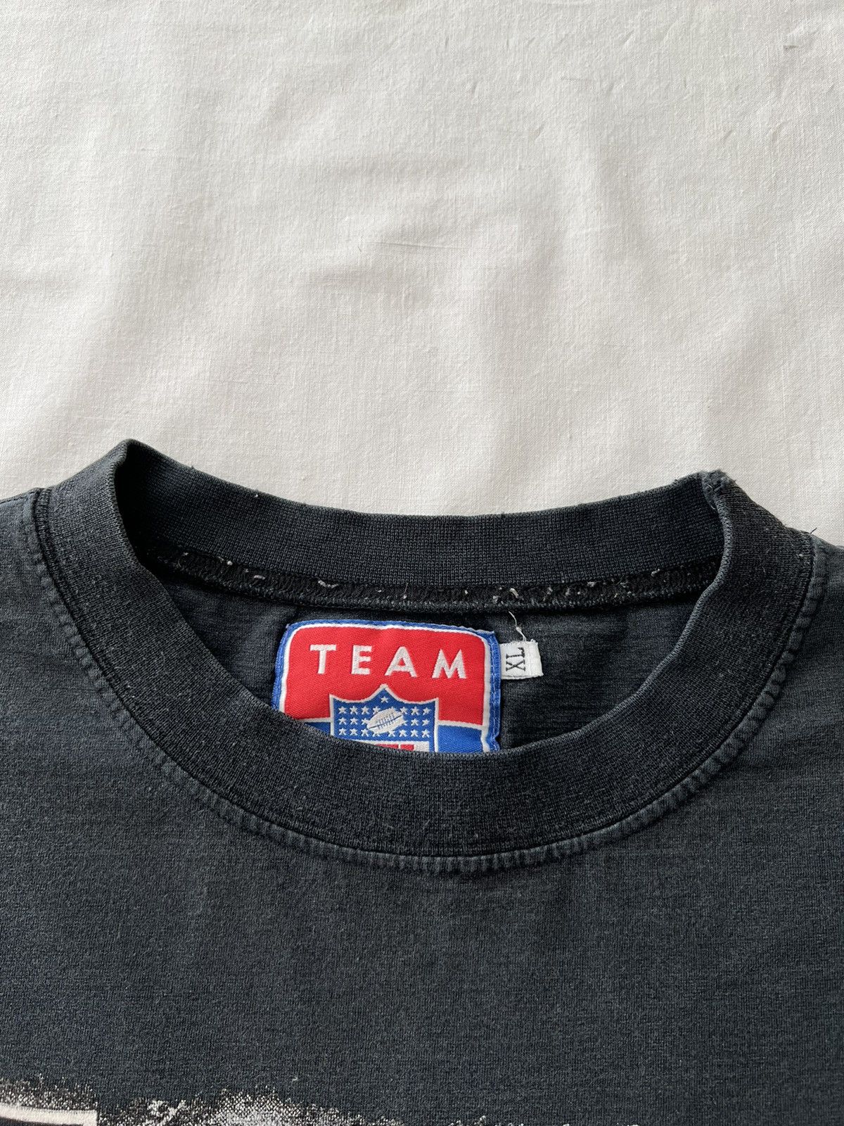 Vintage Vintage 1997 Los Angeles Raiders LA Oakland NFL T-shirt Size US XL / EU 56 / 4 - 11 Thumbnail