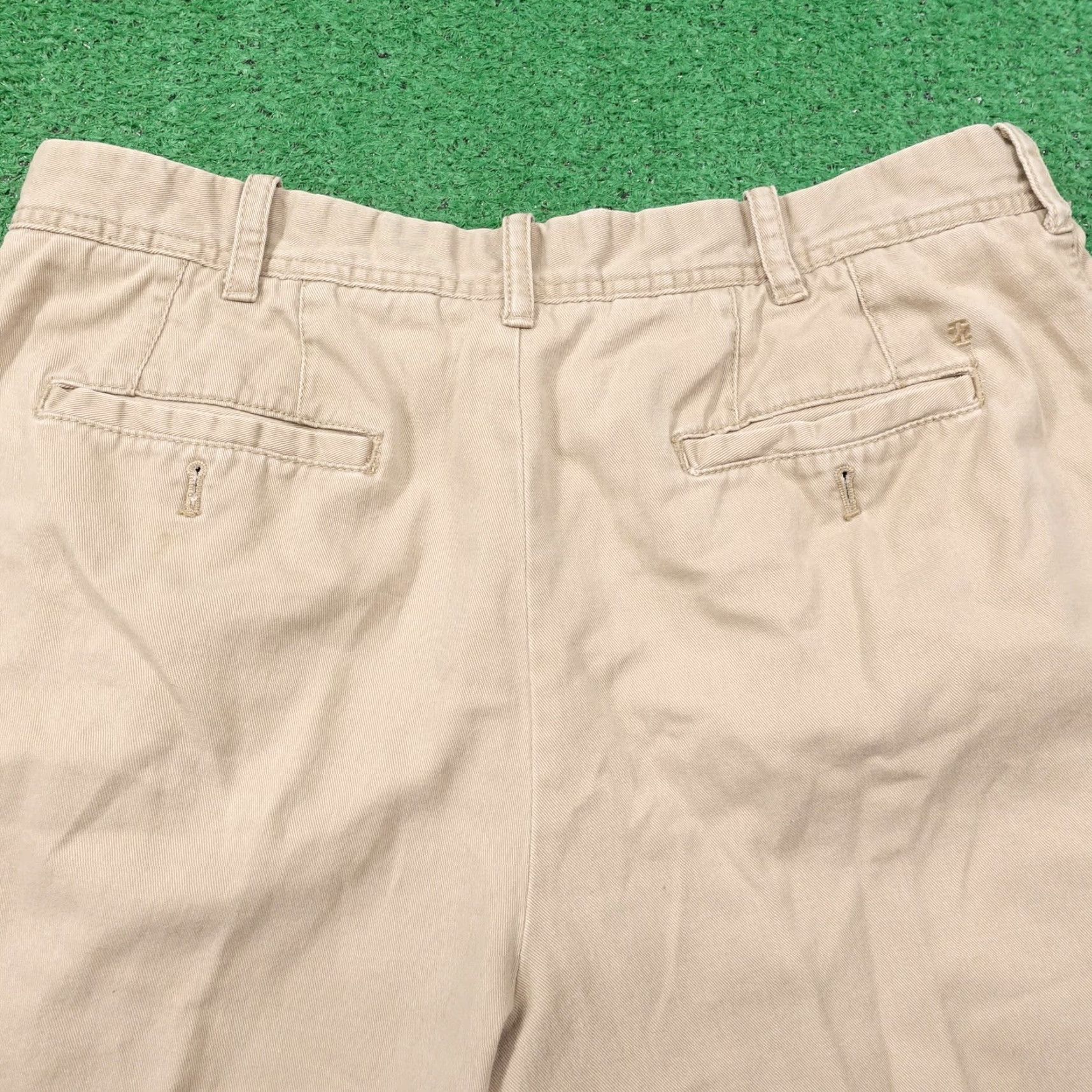 Izod Izod Men's Chino Shorts 36 Khaki Casual Flat Front Golf Classic Pockets Breathable Cotton Size US 36 / EU 52 - 4 Thumbnail
