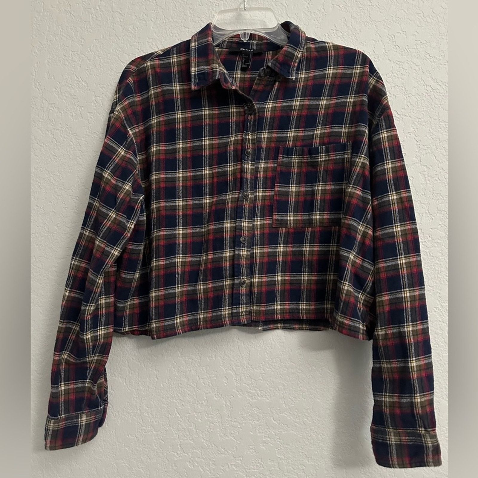 Forever 21 Forever 21 Flannel Cropped Plaid Button Shirt Womens Large Size L / US 10 / IT 46 - 1 Thumbnail