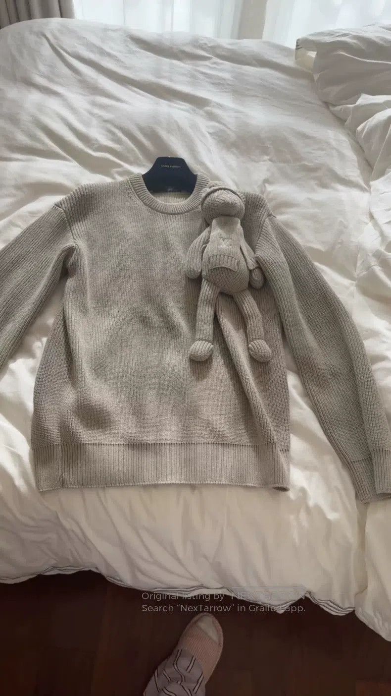 Louis Vuitton Louis Vuitton Grey teddy bear sweater Size US M / EU 48-50 / 2 - 1 Thumbnail