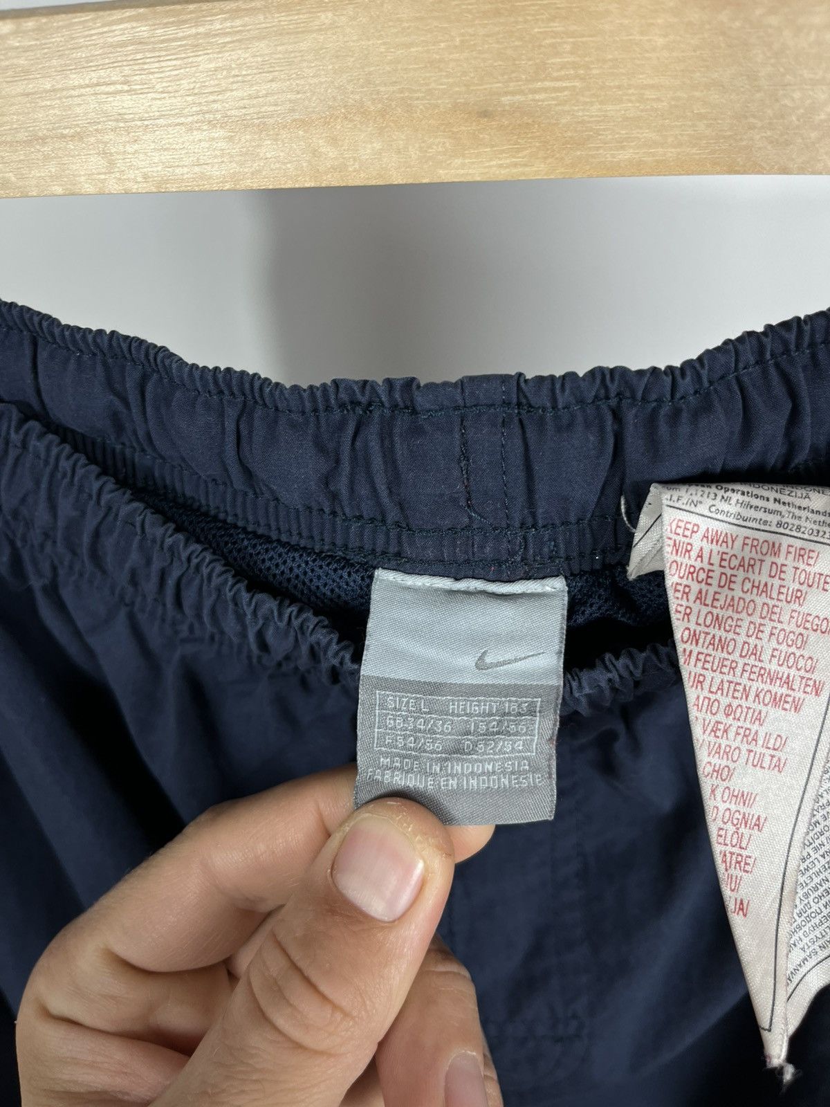 Nike Vintage Nike navy blue track pants with white side stripes L Size US 34 / EU 50 - 7 Thumbnail
