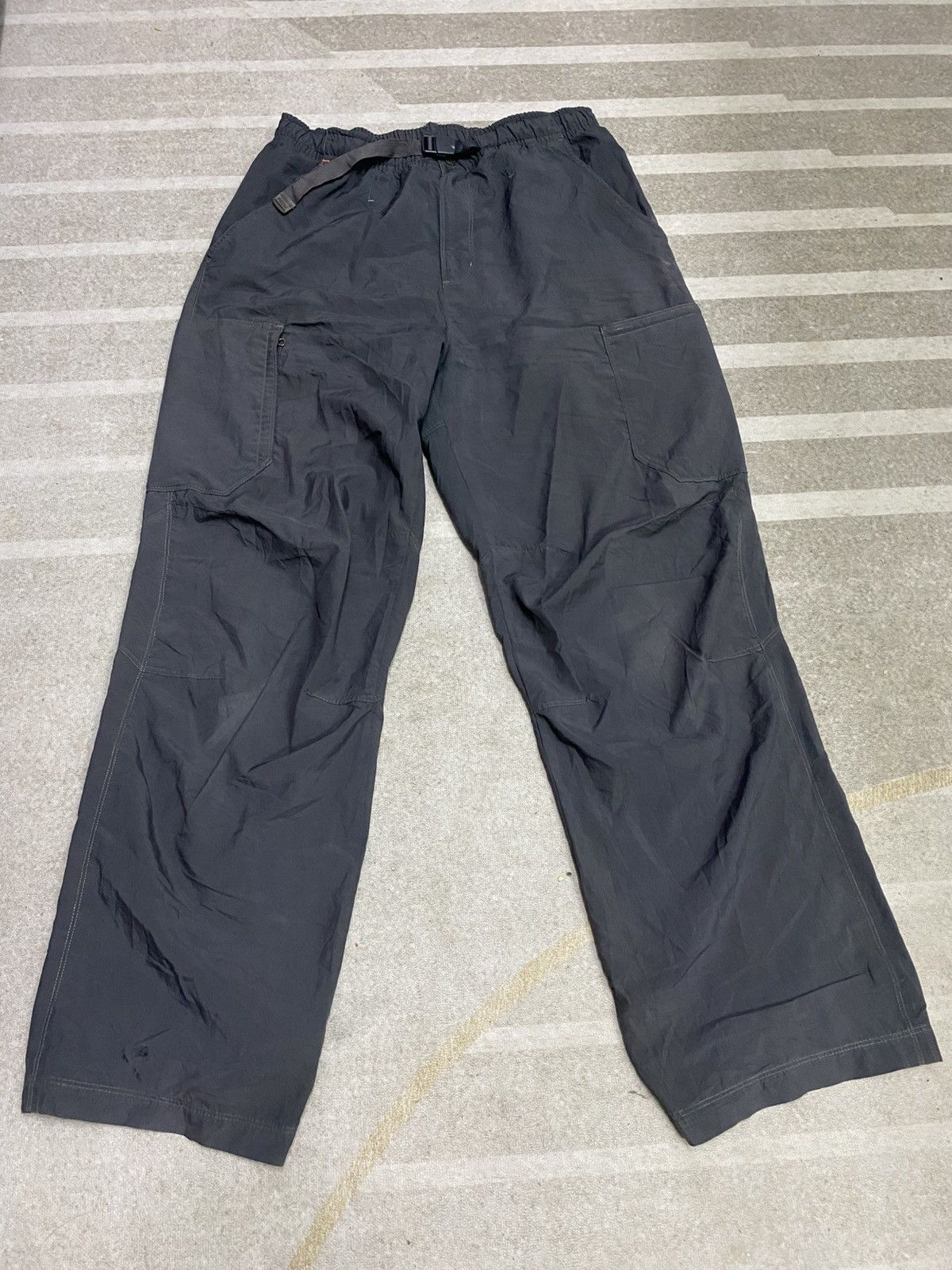 パンツ 90s NIKE ACG technical nylon cargo pants Rare!! Vintage 90s NIKE ACG Embroidered Swoosh Logo Cargo