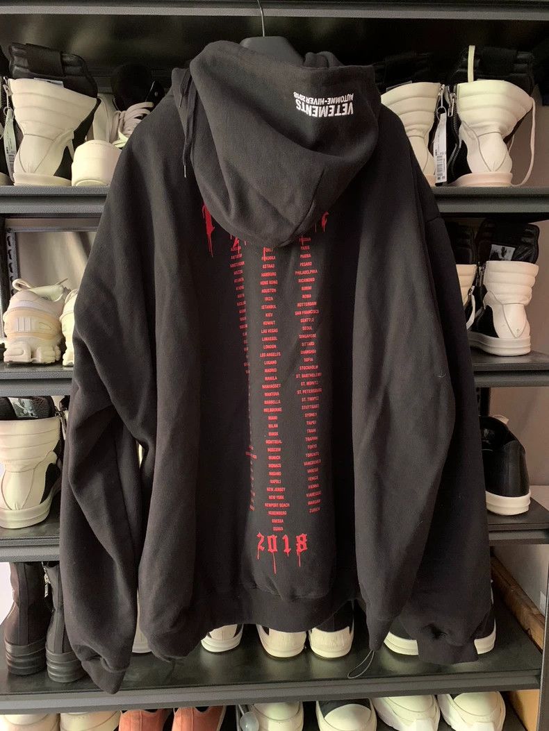 Vetements vetements 18ss Blood Drops Sanskrit Thick Sweatshirt 2501-N Size US XS / EU 42 / 0 - 3 Thumbnail