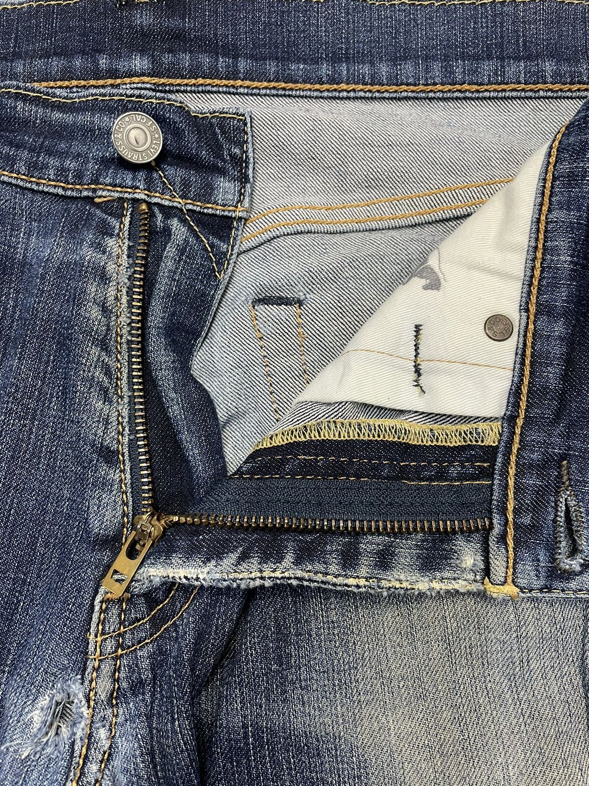 Levi's Vintage Levi's 541 Distressed Faded Jeans Size US 30 / EU 46 - 9 Thumbnail