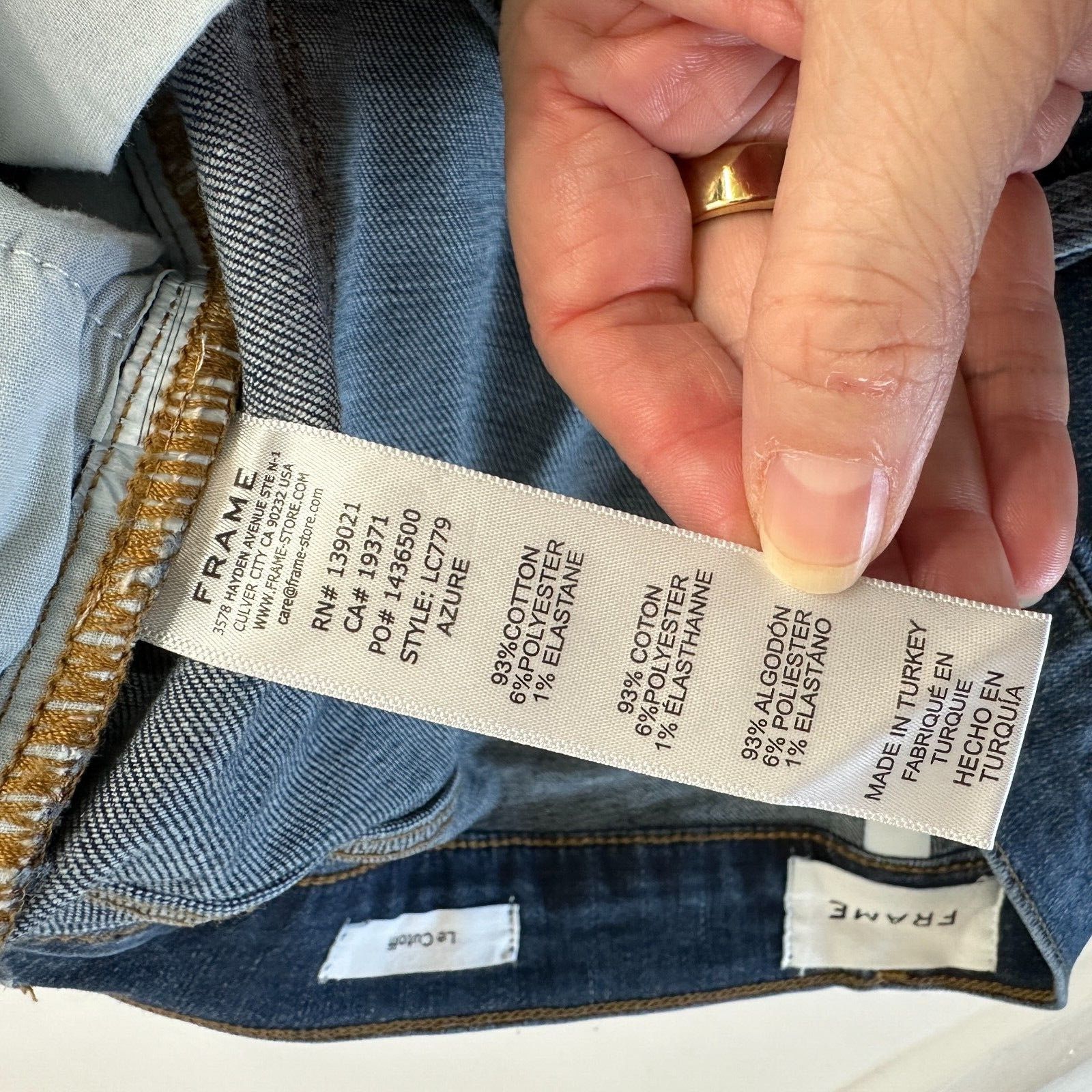 Frame Frame Le Cutoff Med Wash Distressed Raw Hem Jean Shorts 31 Size 28" / US 6 / IT 42 - 7 Thumbnail