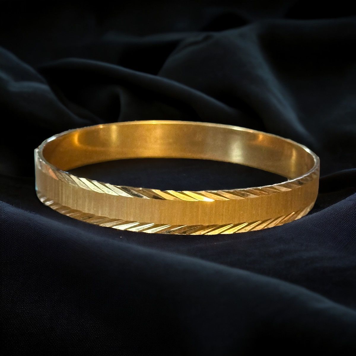 Monet Vintage Monet diamond cut bangle bracelet Size ONE SIZE - 1 Thumbnail