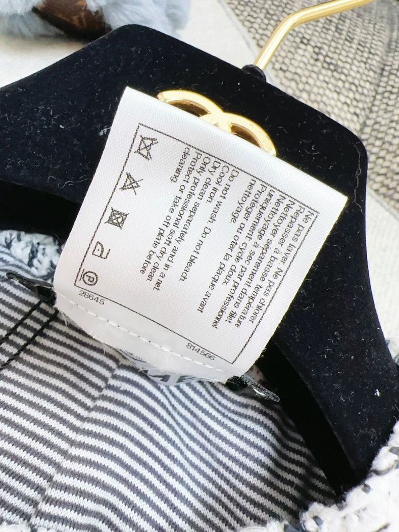 Chanel Chanel Black and white striped wavy knitted cardigan jacke Size XXS / US 00 / IT 34 - 5 Thumbnail
