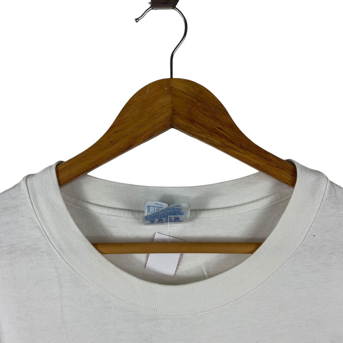 Hanes × Vintage Vintage UNIVERSITY OF HAWAII Rainbow printed tee Size US L / EU 52-54 / 3 - 5 Thumbnail
