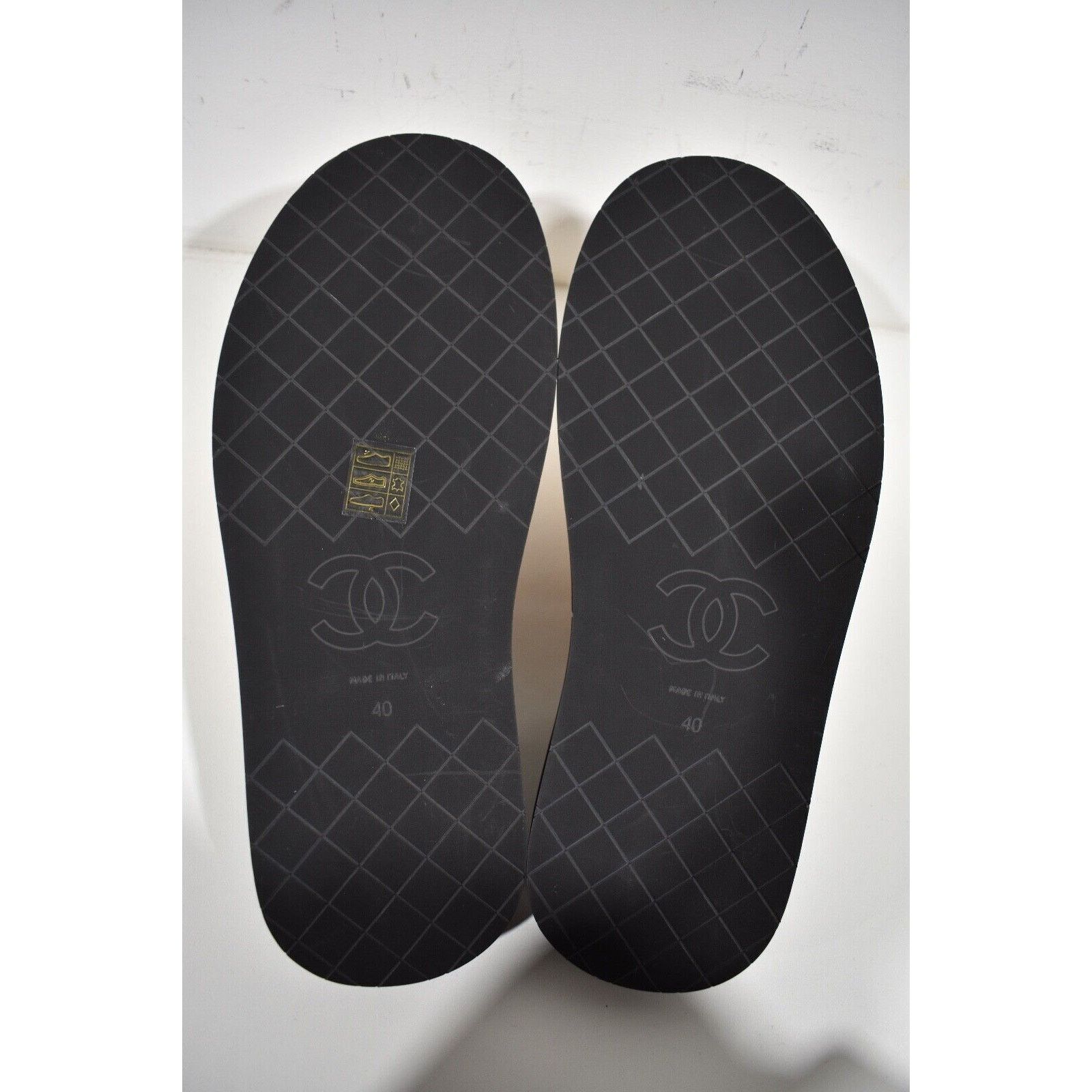 Chanel Chanel Beige Black Fabric Criss Cross Puffy CC Logo Slide Size US 10 / IT 40 - 12 Thumbnail