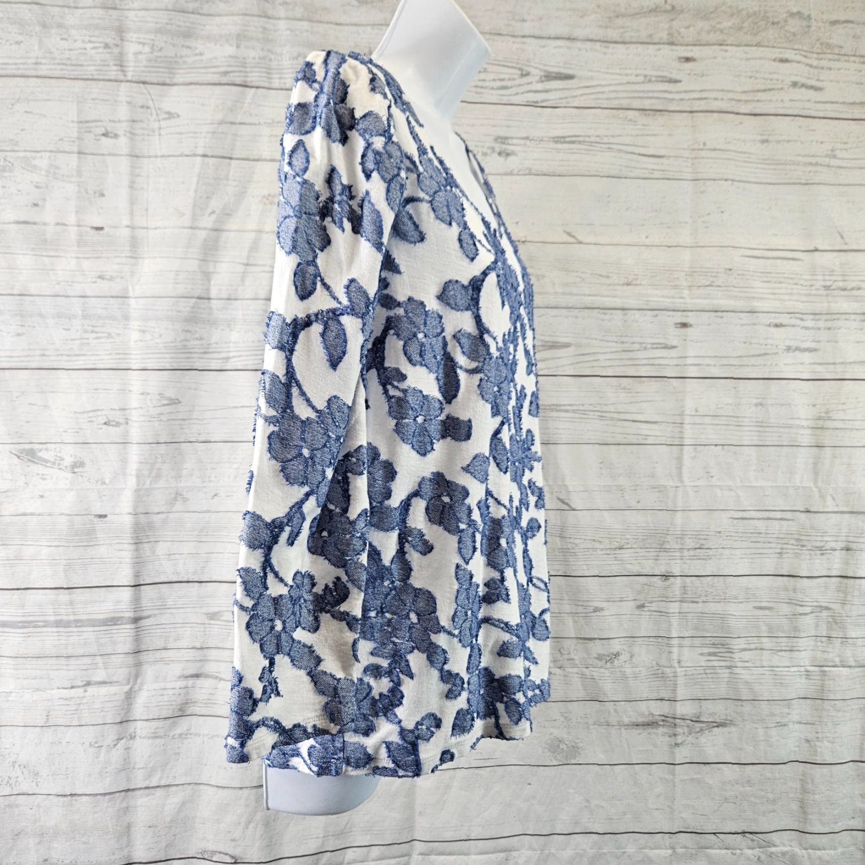 Loft LOFT Ann Taylor Womens Blouse Top Blue White Floral Textured Cotton Blend Size Large L Scoop Neck Holiday 90s? Size L / US 10 / IT 46 - 3 Thumbnail