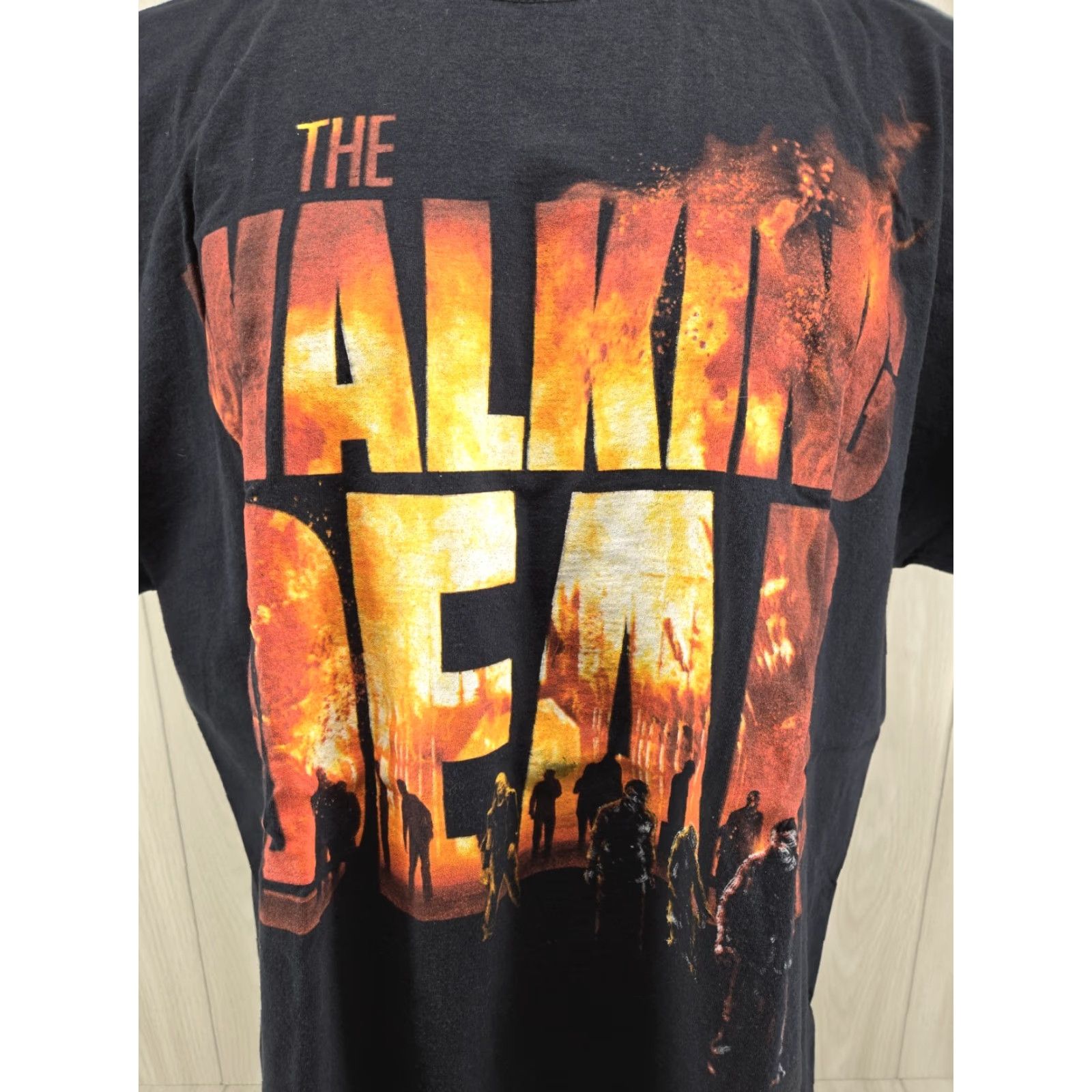 Fruit Of The Loom VINTAGE THE WALKING DEAD AMC 2013 BLACK T-SHIRT SIZE 2XL Mens T-Shirt Short Sleeve 2XL Black Walking Dead AMC 2013 Size US XXL / EU 58 / 5 - 3 Thumbnail