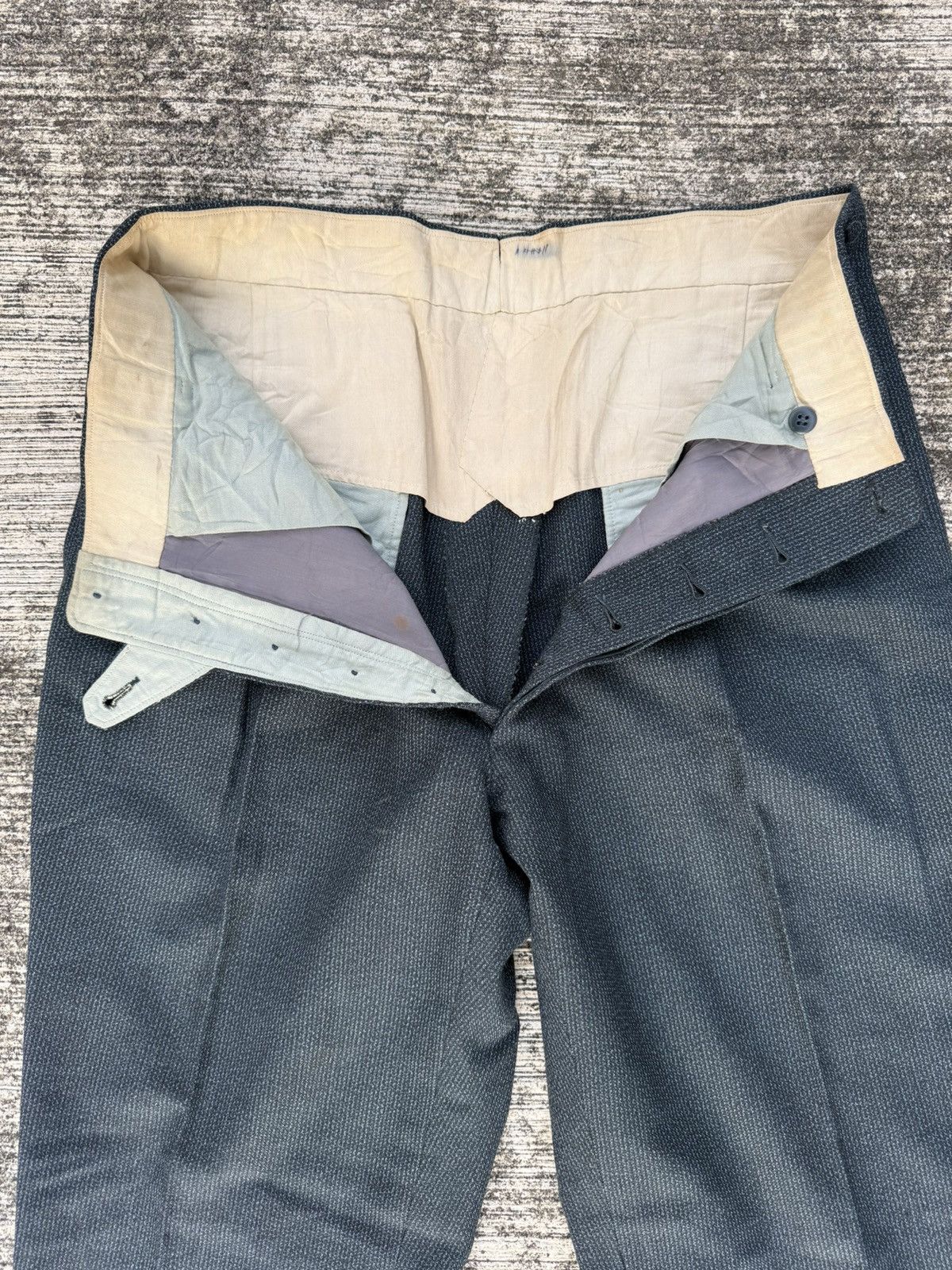 Vintage Vintage 1940s–50s Basket Weave Wool Pleated Trousers Size US 30 / EU 46 - 5 Thumbnail