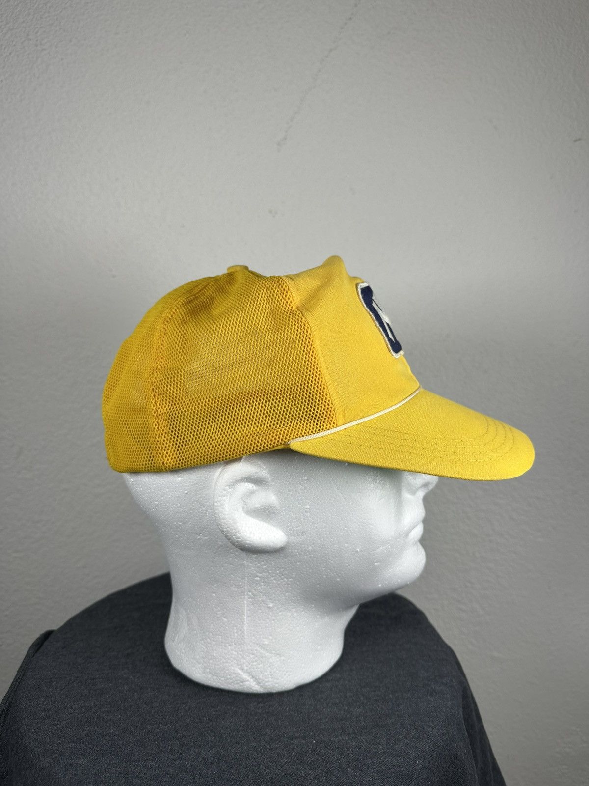 MLB 80s New York Yankees, yellow trucker hat Size ONE SIZE - 2 Thumbnail