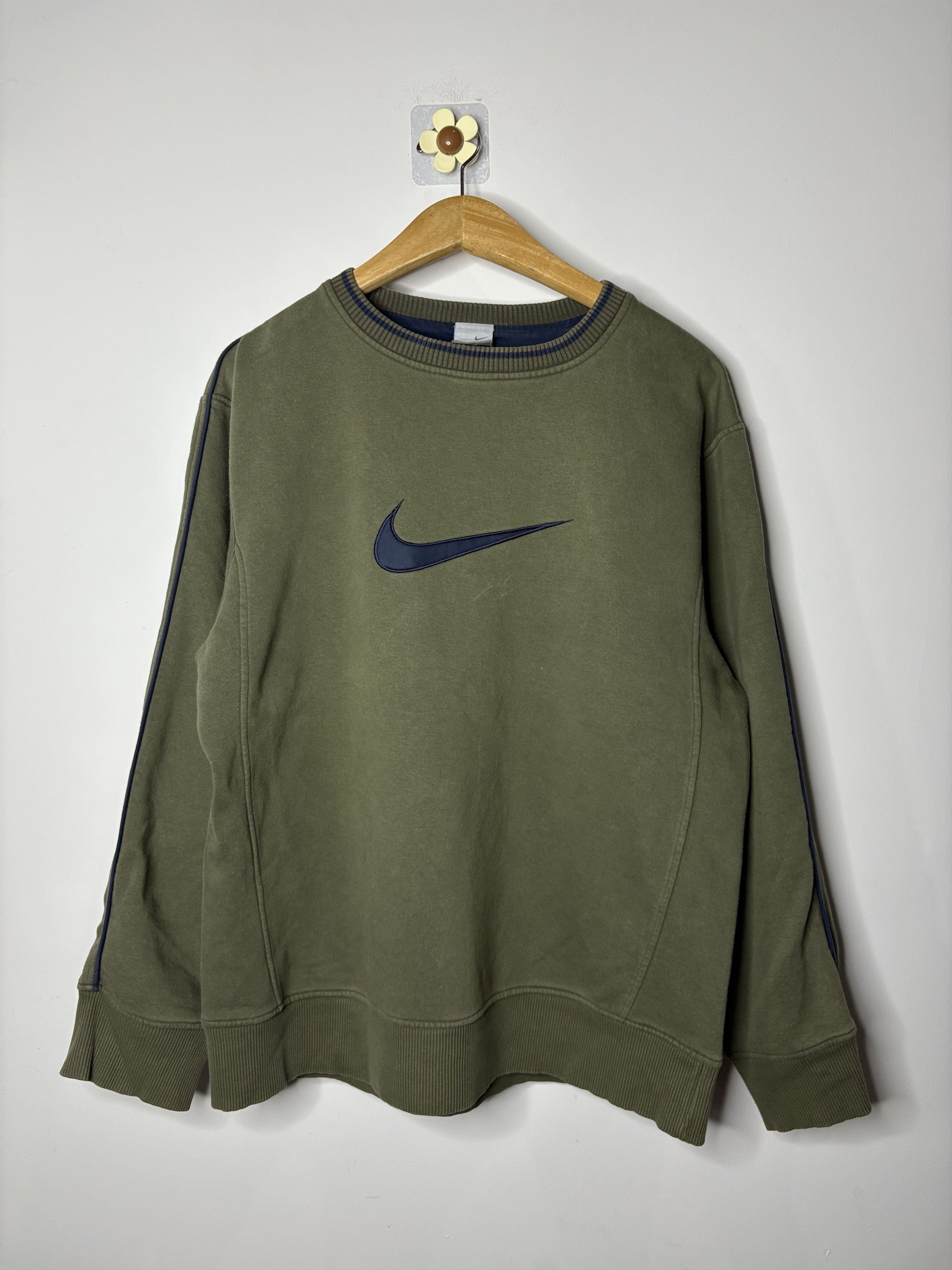 Nike Vintage Nike Big Swoosh Striped Sweatshirt Crew neck Size US L / EU 52-54 / 3 - 1 Thumbnail