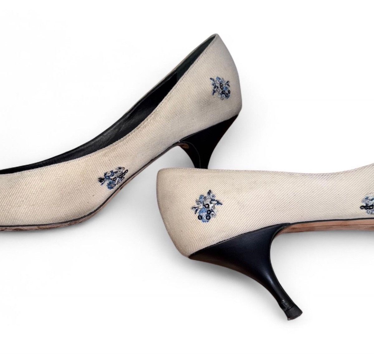 Nina Ricci Nina Ricci kitten heel Canvas denim pumps with floral sequin Size US 9.5 / IT 39.5 - 8 Thumbnail