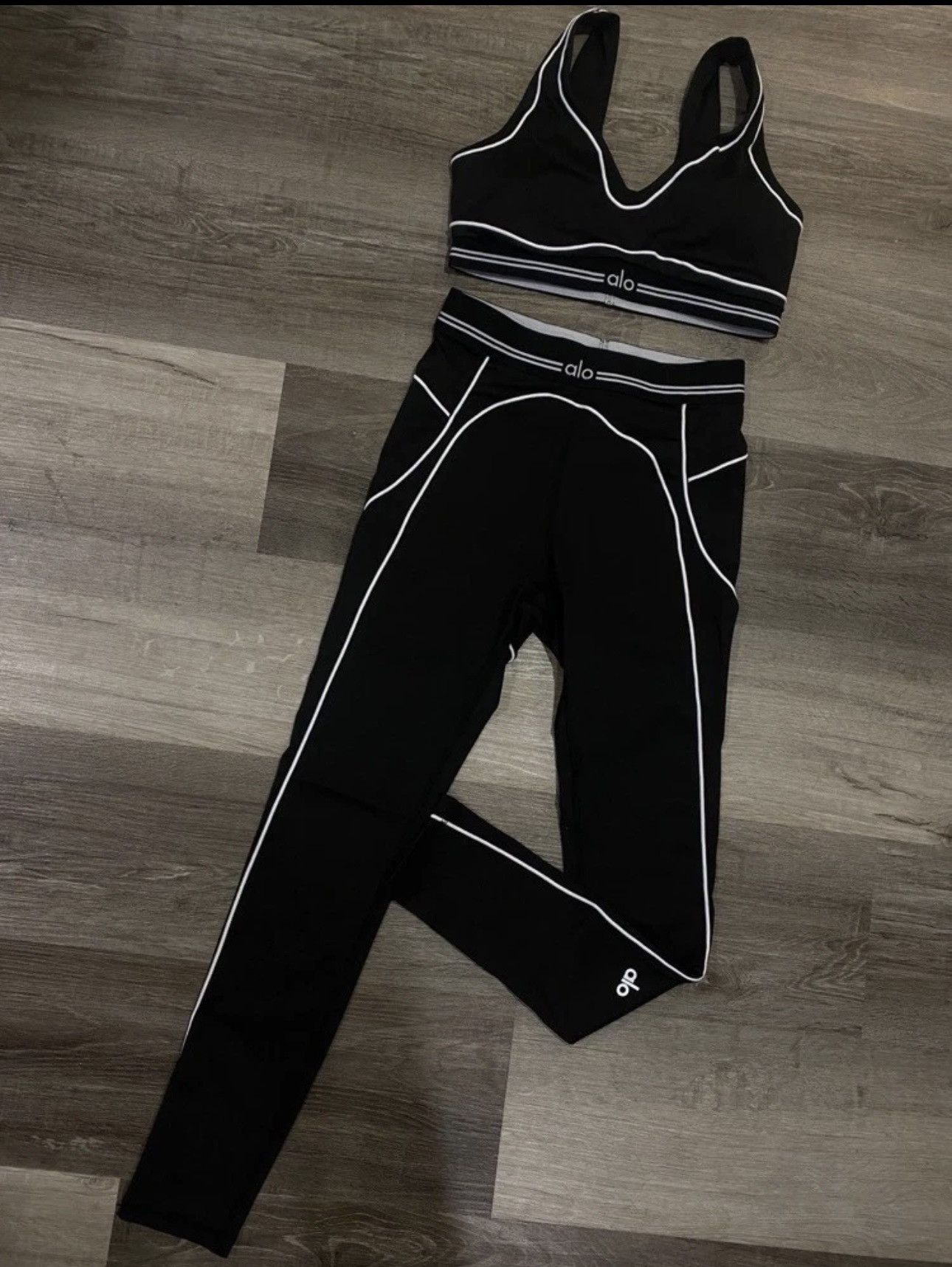 Alo Yoga ALO YOGA Airbrush High-Waist Heart Throb Legging | Grailed
