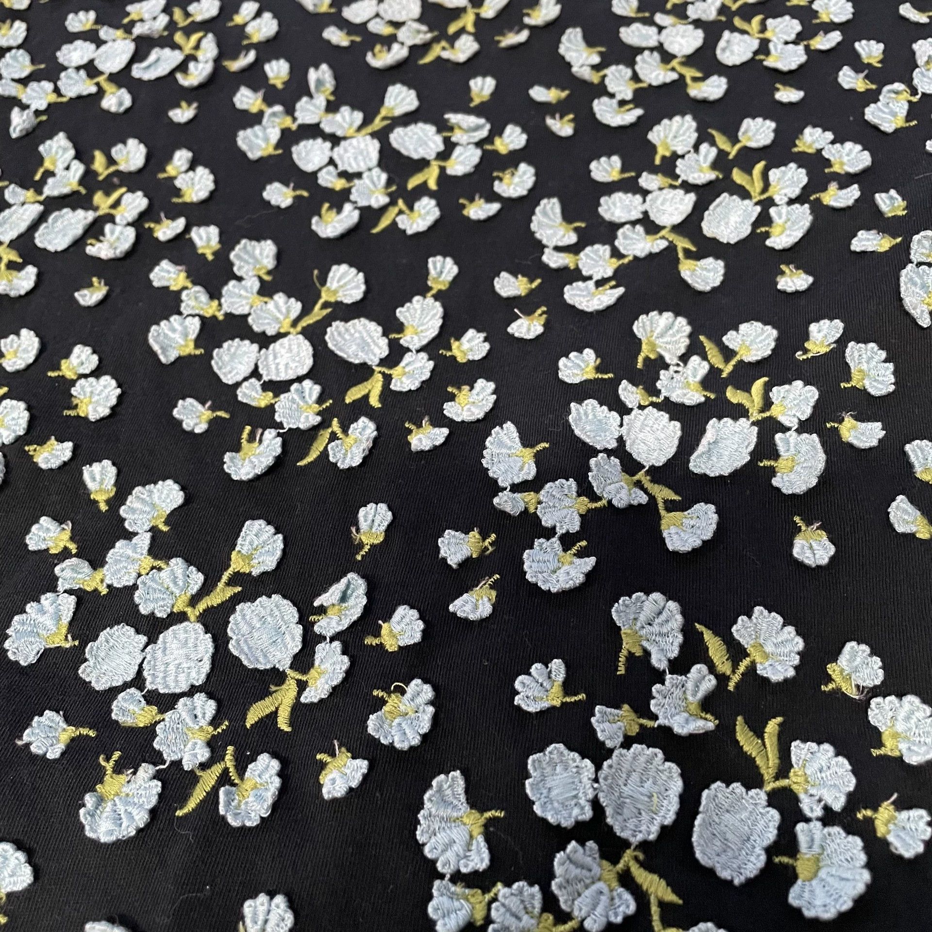 Prada Prada 95 New Embroidered Floral Short-Sleeve Tee W Black XS Size XS / US 0-2 / IT 36-38 - 3 Thumbnail