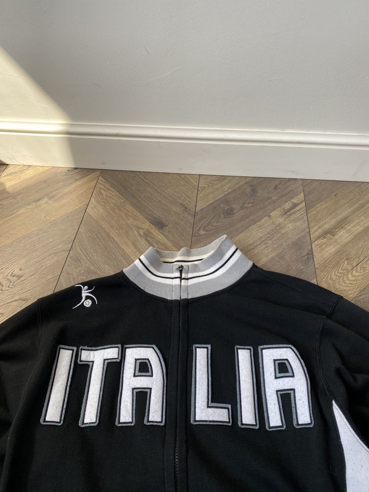 Other Vintage Italia Y2K Big Logo Zip Sweatshirt Size US L / EU 52-54 / 3 - 7 Thumbnail
