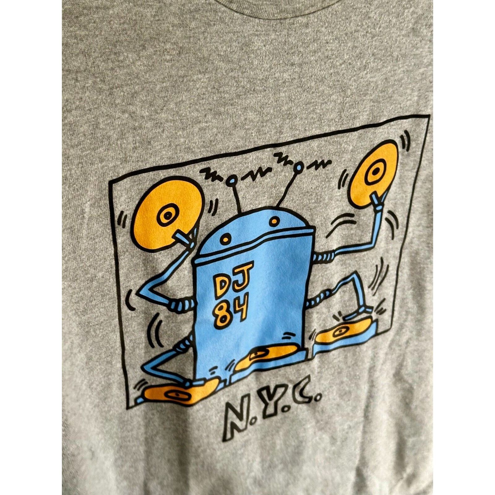 Keith Haring Keith Haring DJ Robot | Size Medium | Uniqlo MoMA SPRZ NY Size US M / EU 48-50 / 2 - 2 Thumbnail