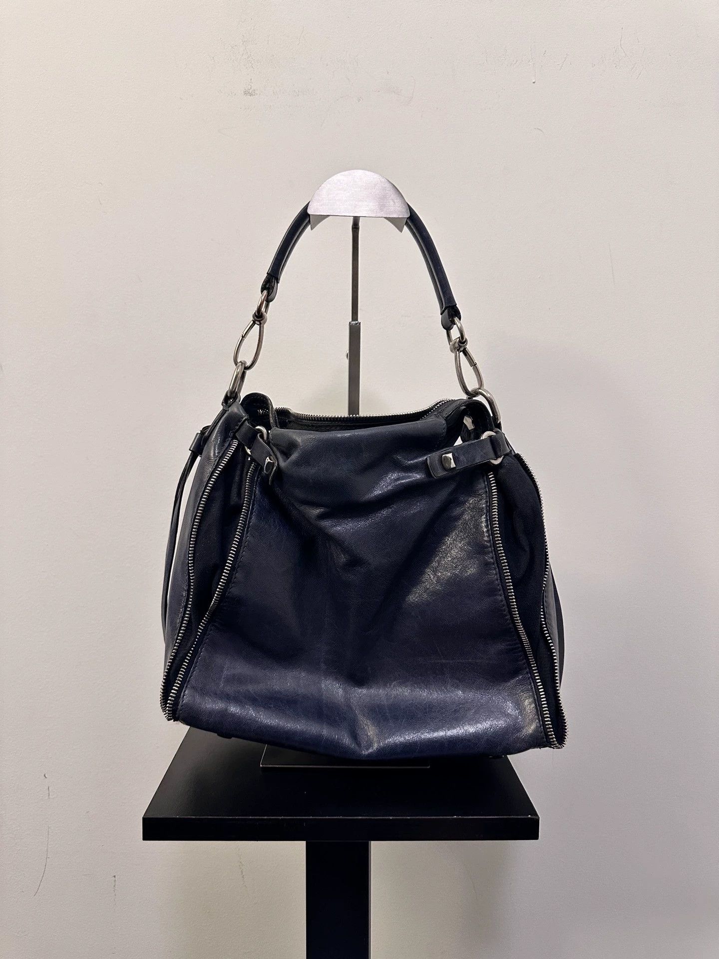 Vintage Vintage Italian Blue Lambskin Zipper Bag Strapless 27x24 Size ONE SIZE - 6 Thumbnail