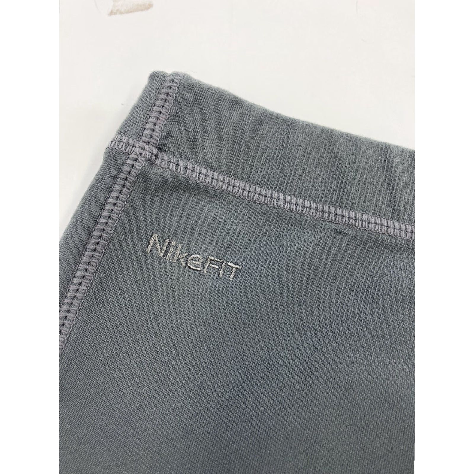 Nike Nike Yoga Cropped Pants Womens L Grey Size 36" / US 14 / IT 50 - 7 Thumbnail