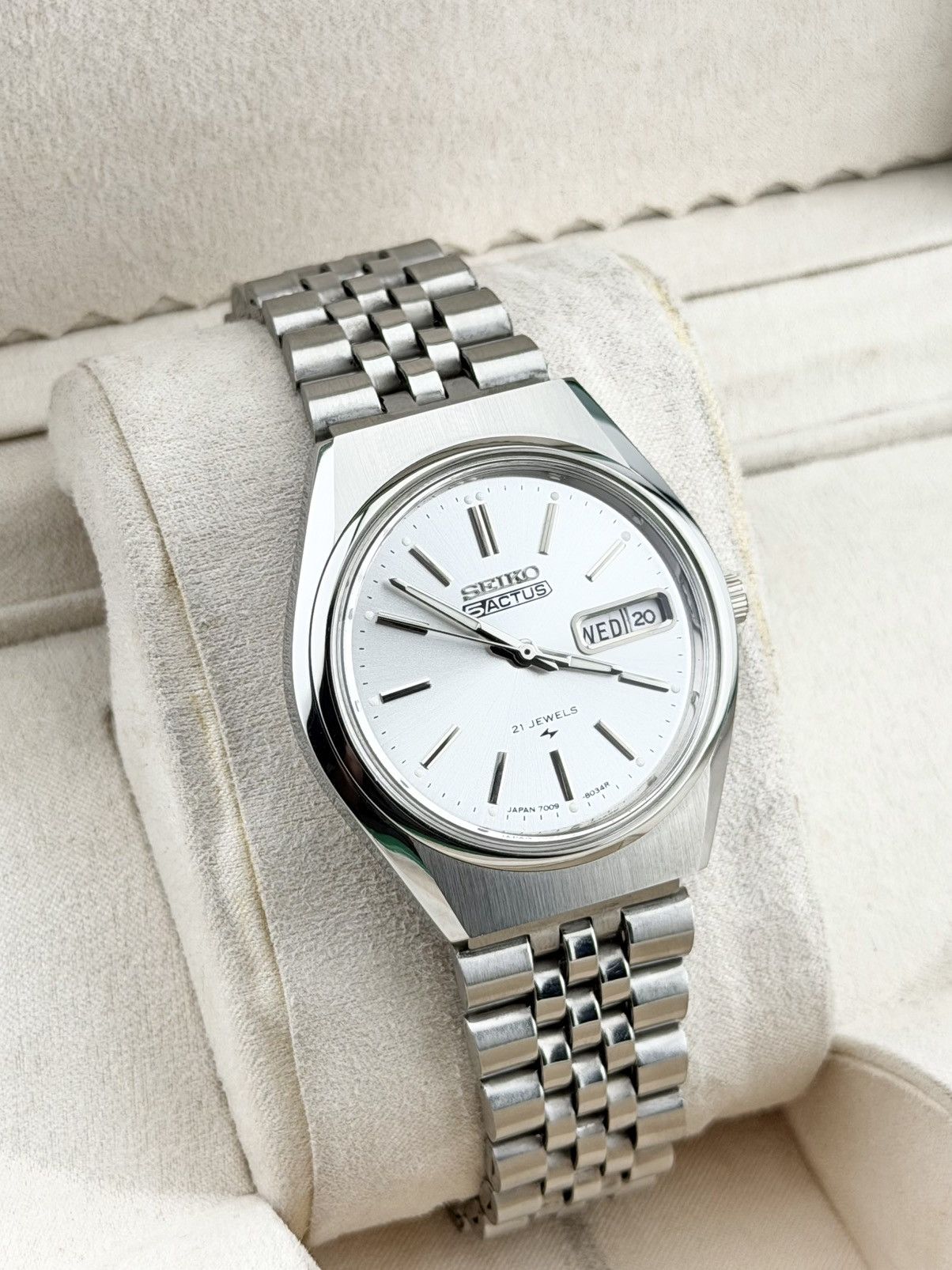 Seiko Seiko Automatic Day/Date Wristwatch Silver Dial Seiko 5 Size 36 - 2 Thumbnail