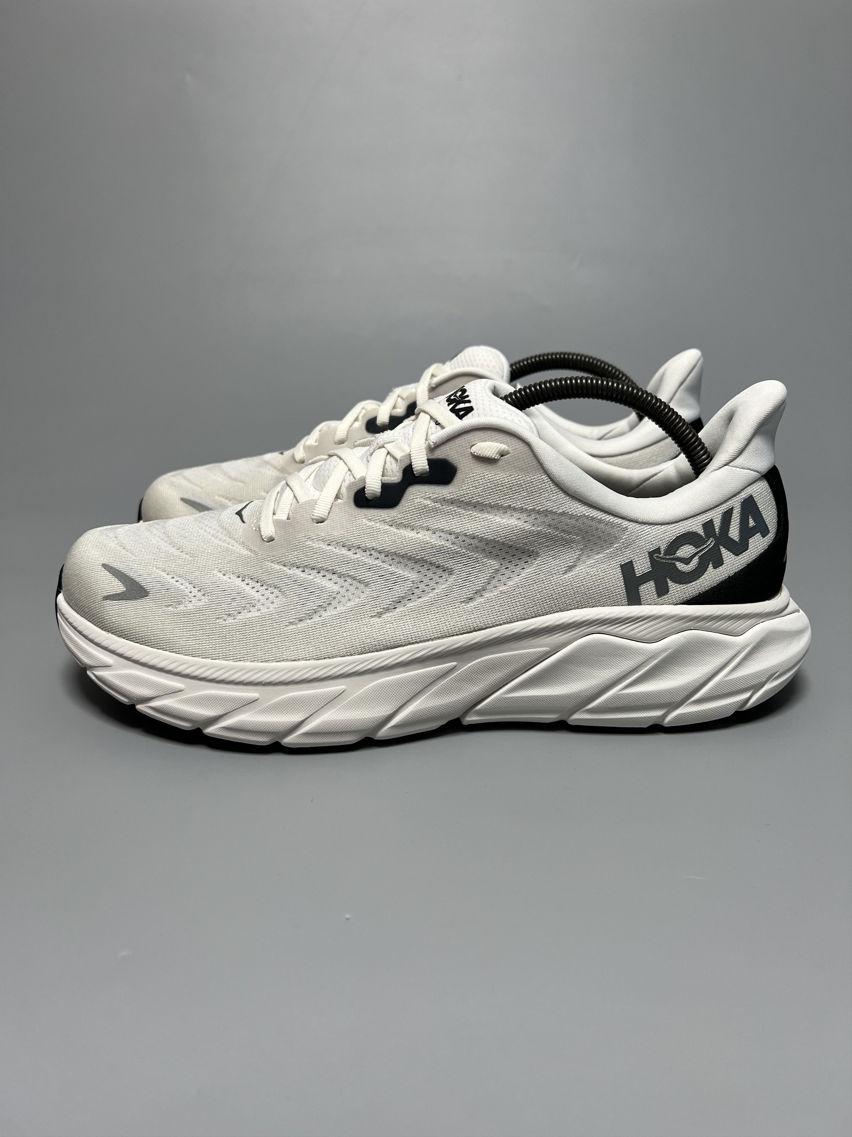 11.5D Hoka One One Arahi 6 Running Shoes 1123194-Bdbsw in White, Men's