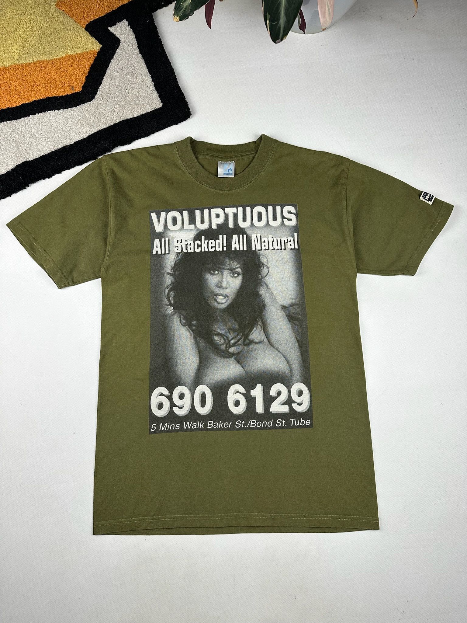 Vintage VOLUPTUOUS pornstar Tits (boobs) Nude sex girl Tee