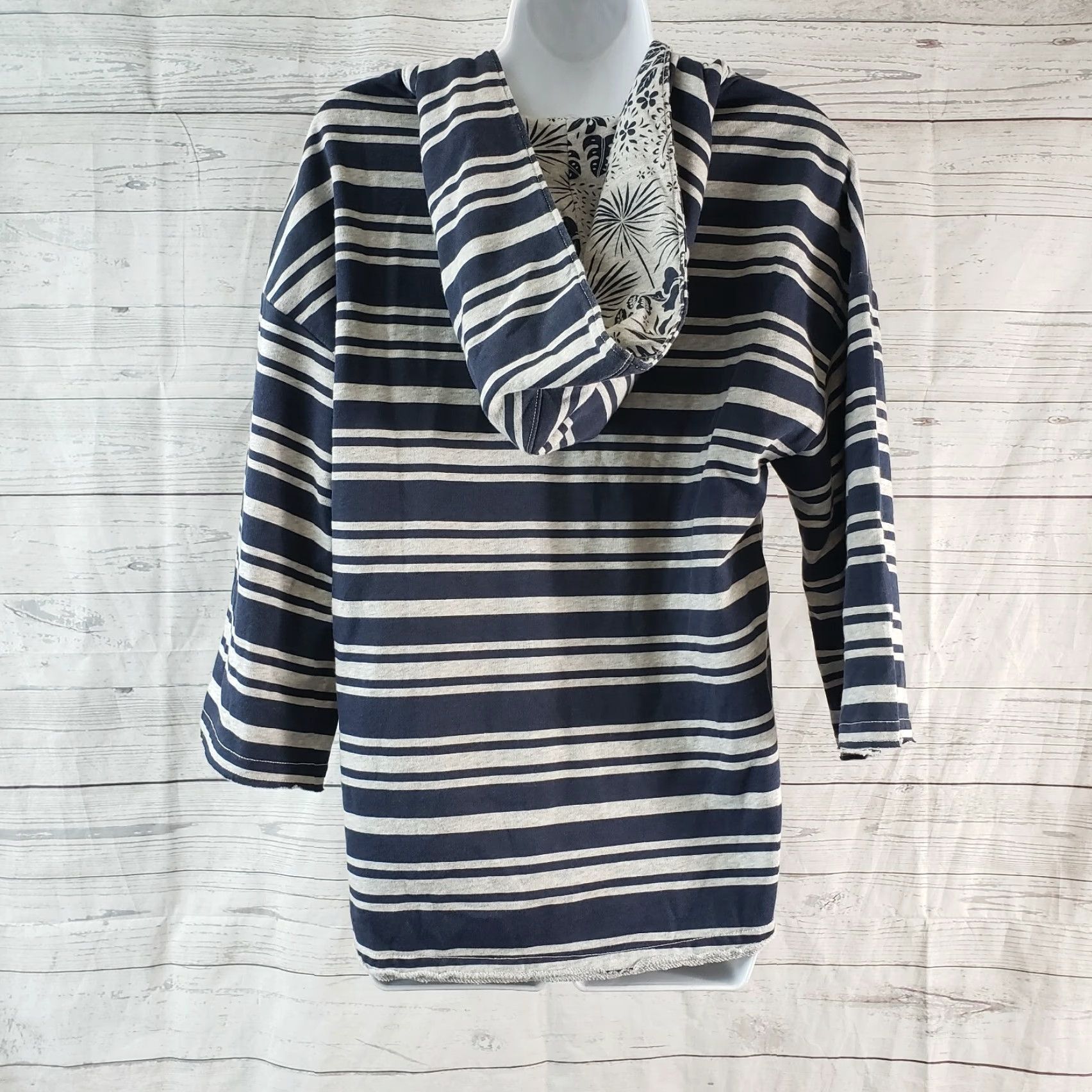 Tommy Bahama VINTAGE Tommy Bahama Womens Hoodie Striped Cotton Blend Blue Gray Size M Pullover Hoodie Womens 90s Size M / US 6-8 / IT 42-44 - 4 Thumbnail