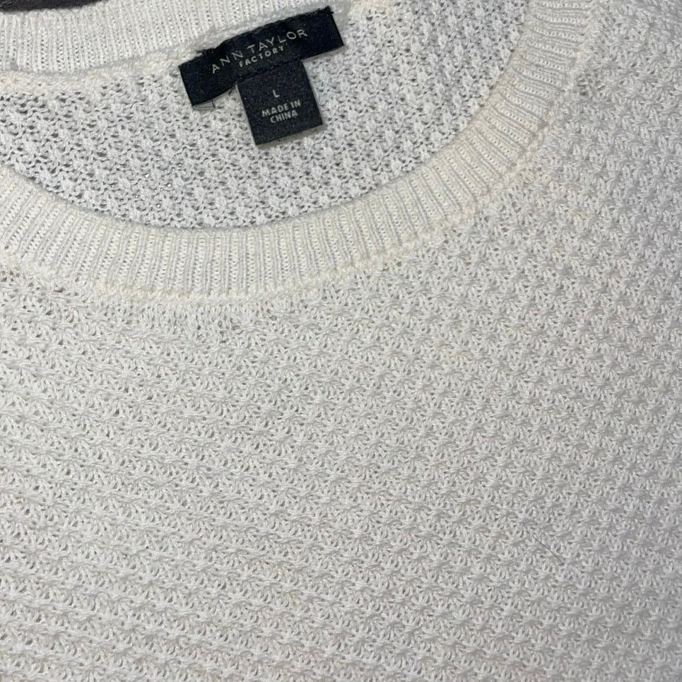 Ann Taylor Ivory Button Trim Long Sleeve Waffle Knit Sweater Size Large Size L / US 10 / IT 46 - 4 Thumbnail